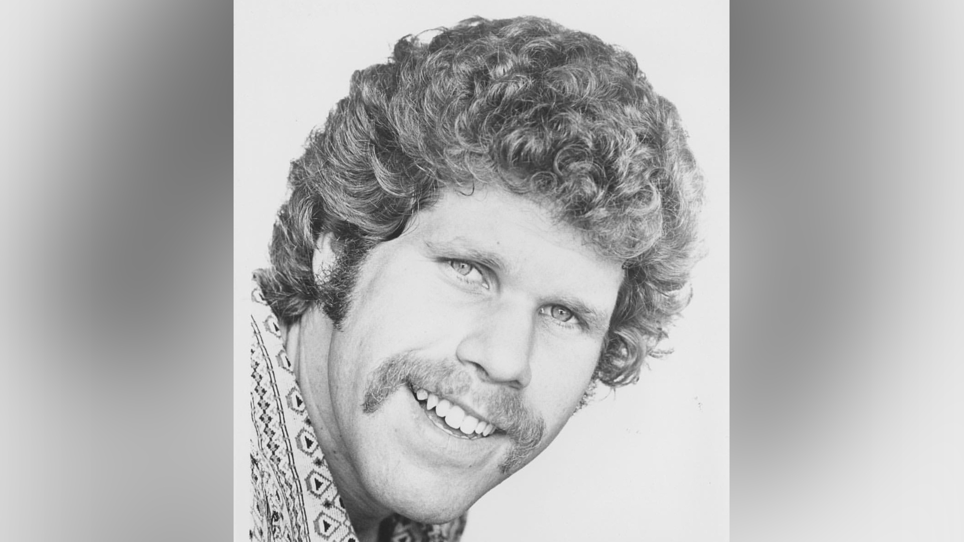 Tânărul Ron Perlman