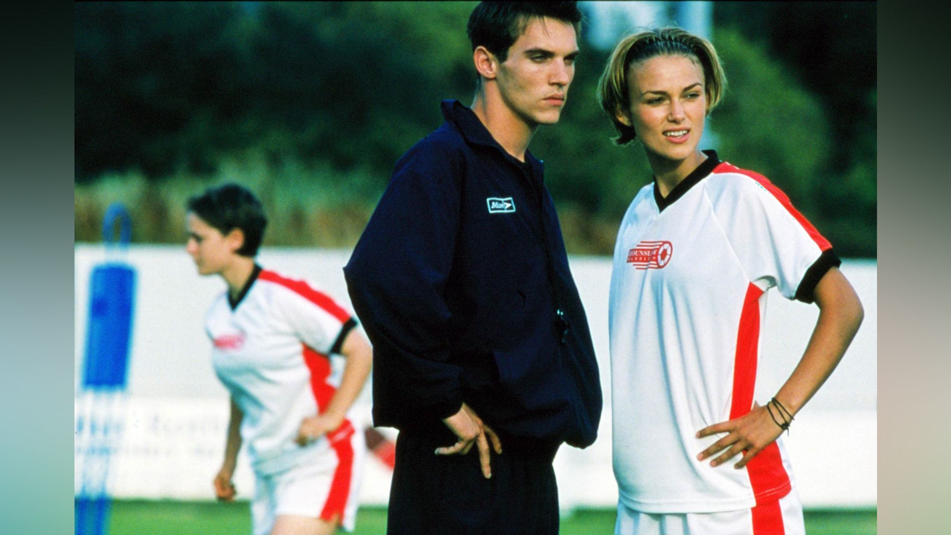 Jonathan Rhys Meyers în filmul „Bend It Like Beckham”