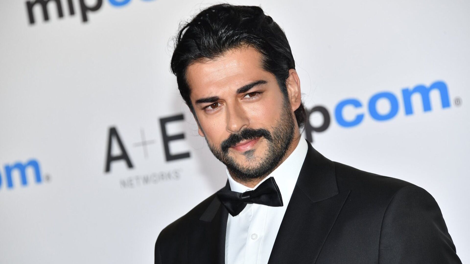 Actorul Burak Özçivit – Bărbat Capricorn