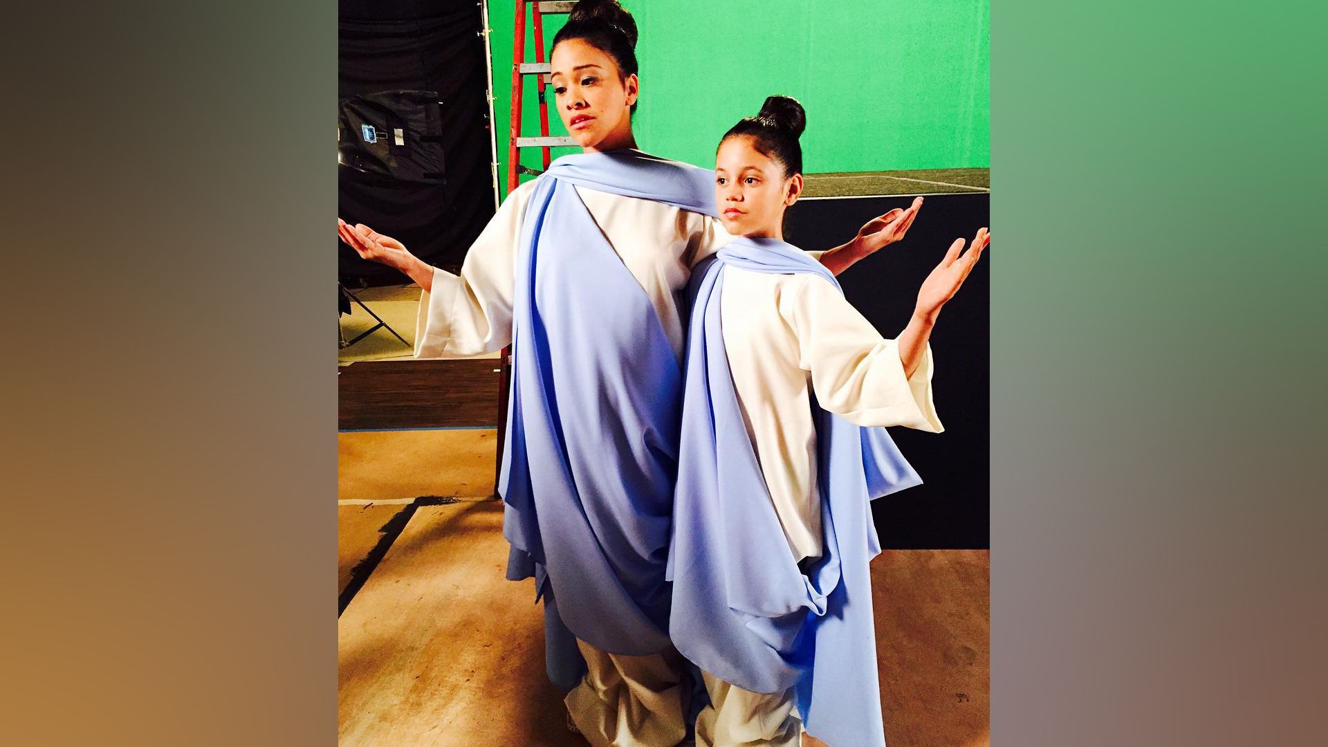 Jenna Ortega pe platoul serialului 'Jane the Virgin'