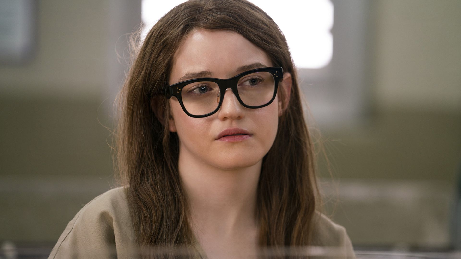 Julia Garner în serialul "Inventing Anna"