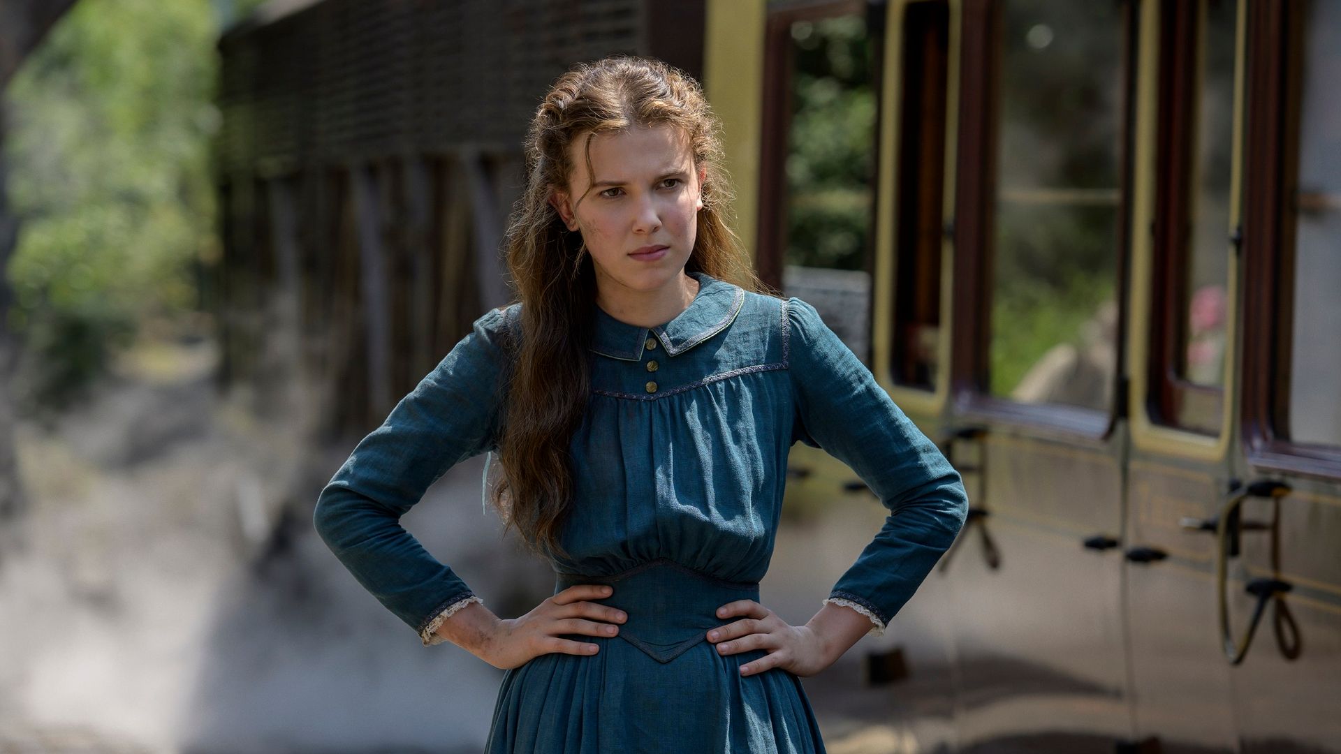 Millie Bobby Brown în rolul Enolei Holmes