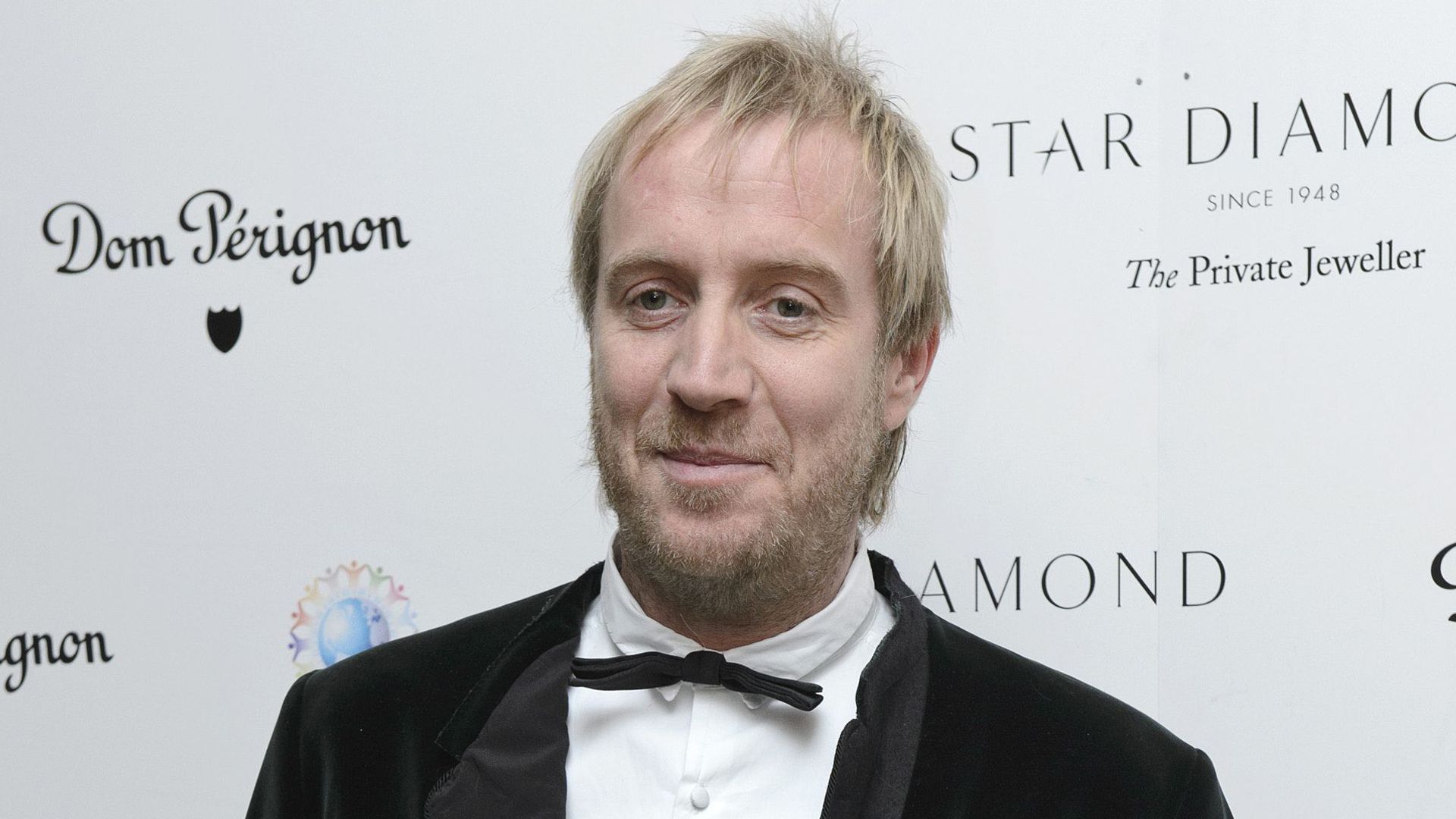 Actorul Rhys Ifans