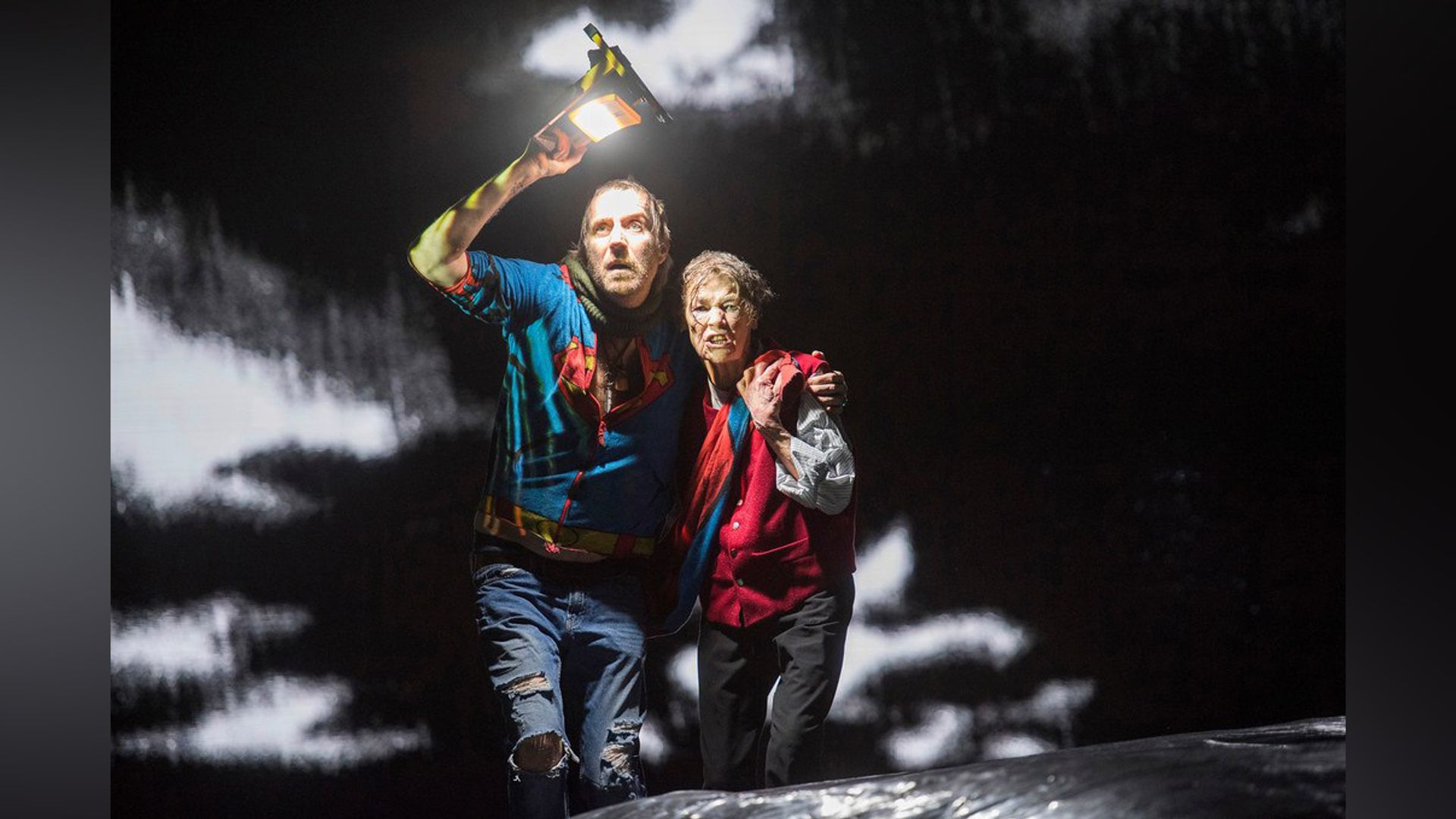 Rhys Ifans în piesa 'King Lear'