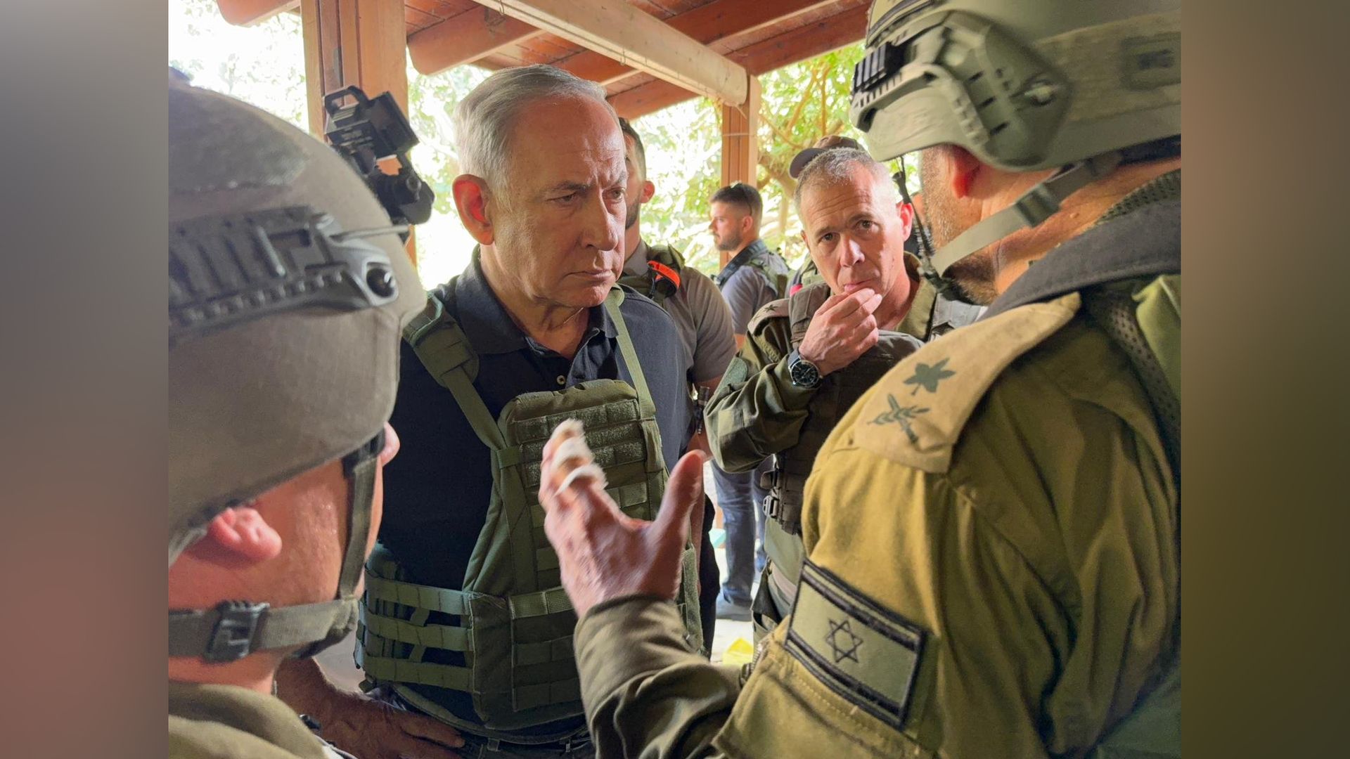 Beniamin Netanyahu și soldați israelieni la granița cu Gaza