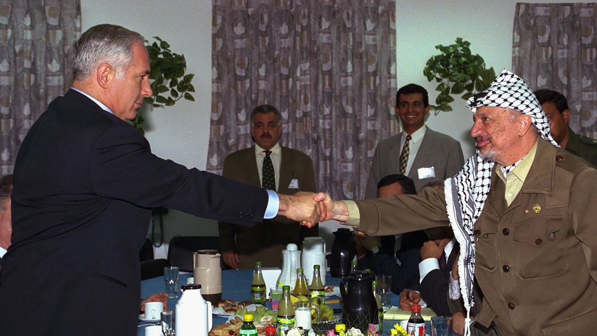 Beniamin Netanyahu și Yasser Arafat