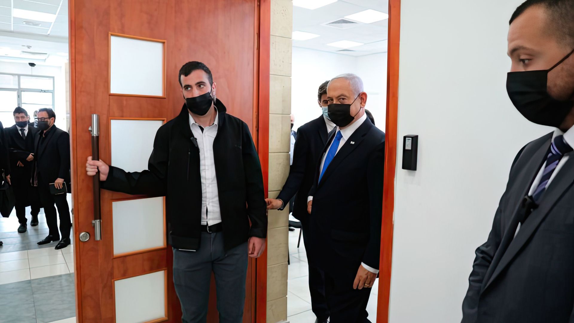 Beniamin Netanyahu sosește la tribunal pentru o audiere privind corupția