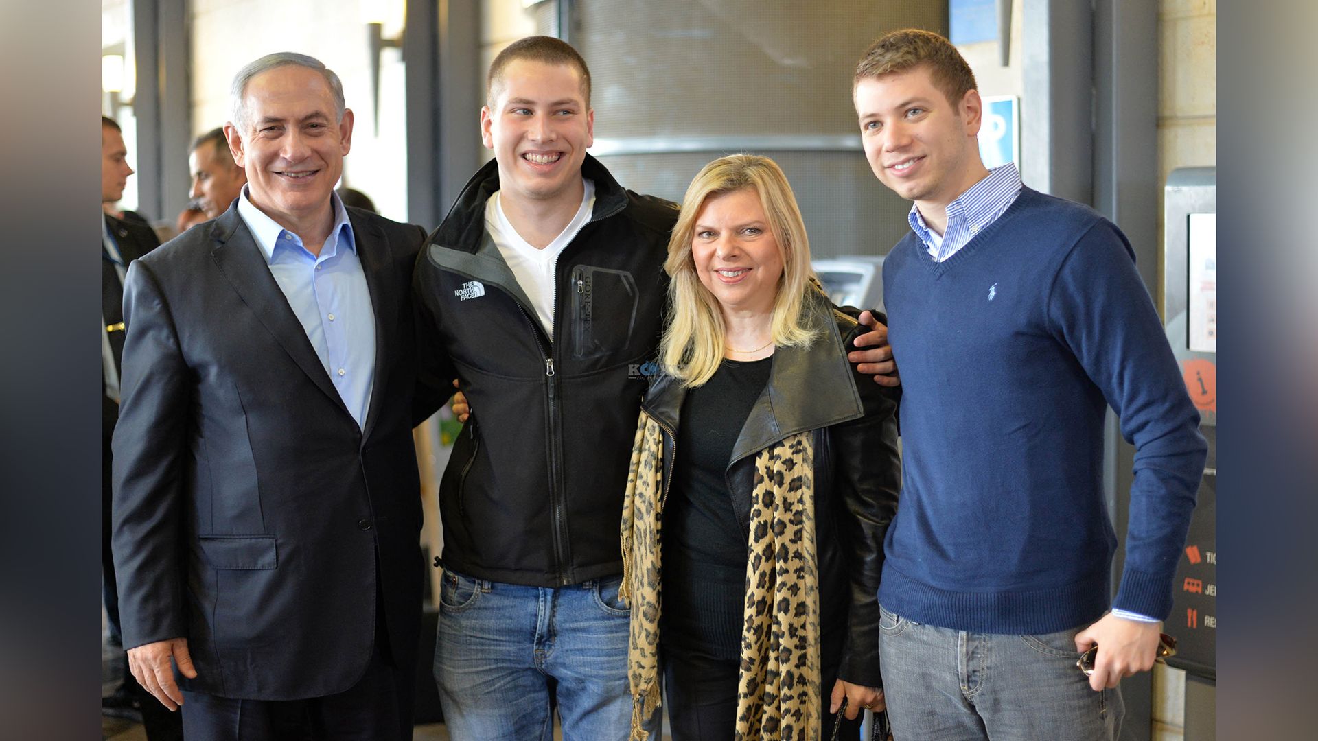 Beniamin Netanyahu cu a treia sa soție și fii săi