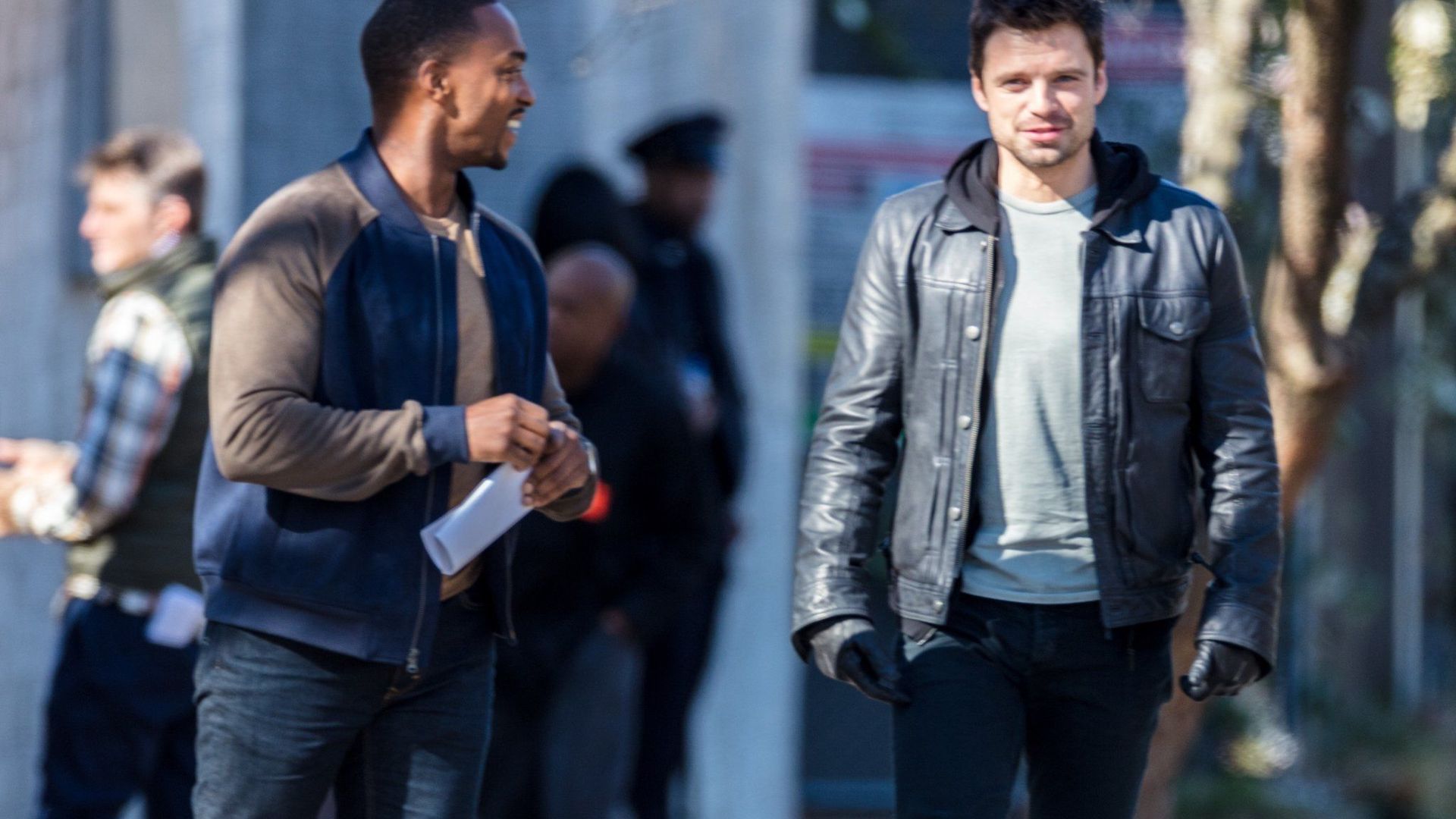 Sebastian Stan și Anthony Mackie pe platourile serialului The Falcon and the Winter Soldier