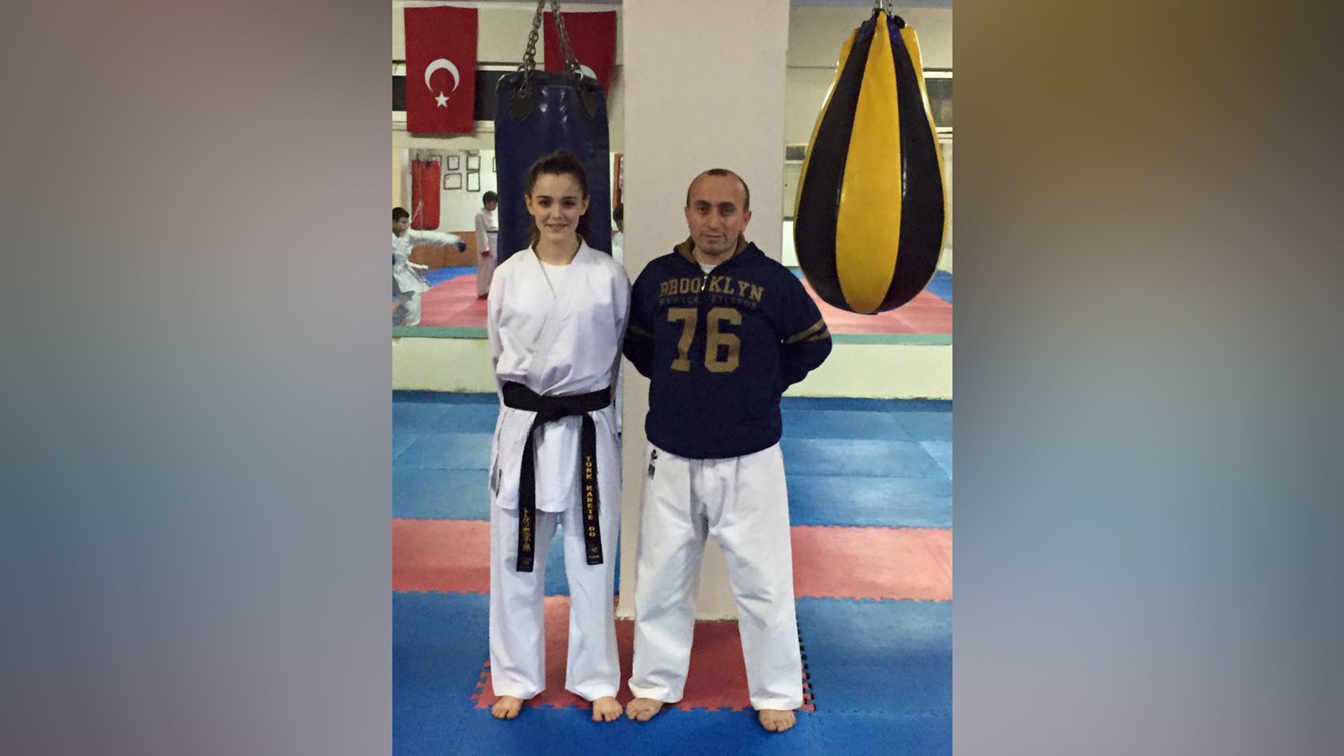 Hafsanur Sancaktutan practicând karate