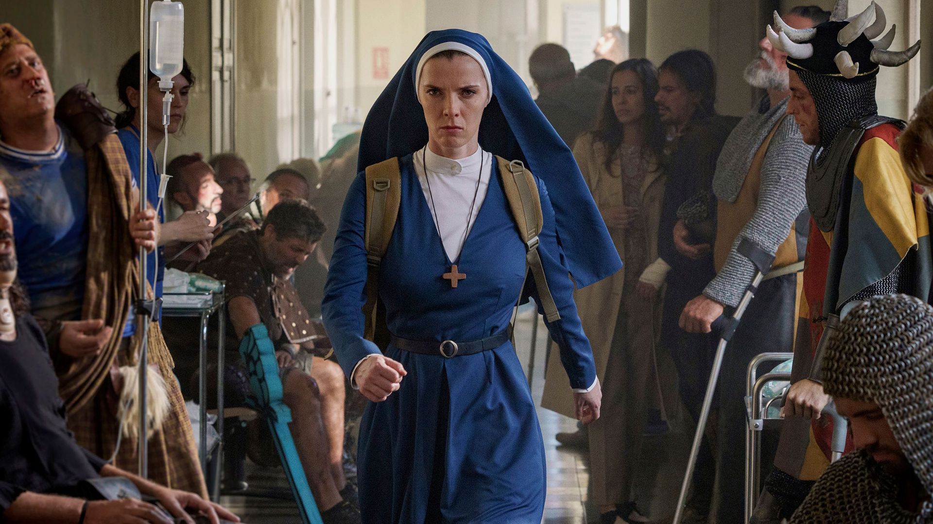 Betty Gilpin în serialul 'Mrs. Davis'