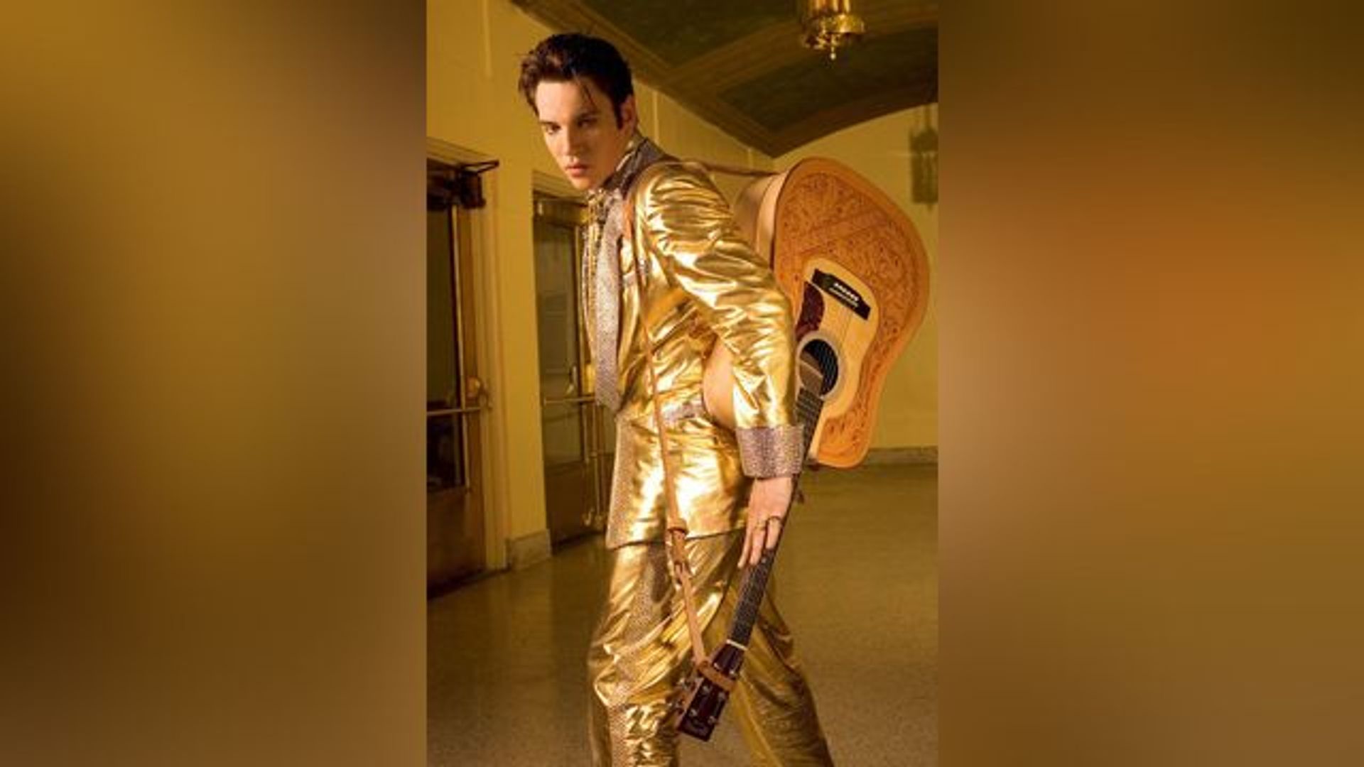 Jonathan Rhys Meyers în miniserialul „Elvis”