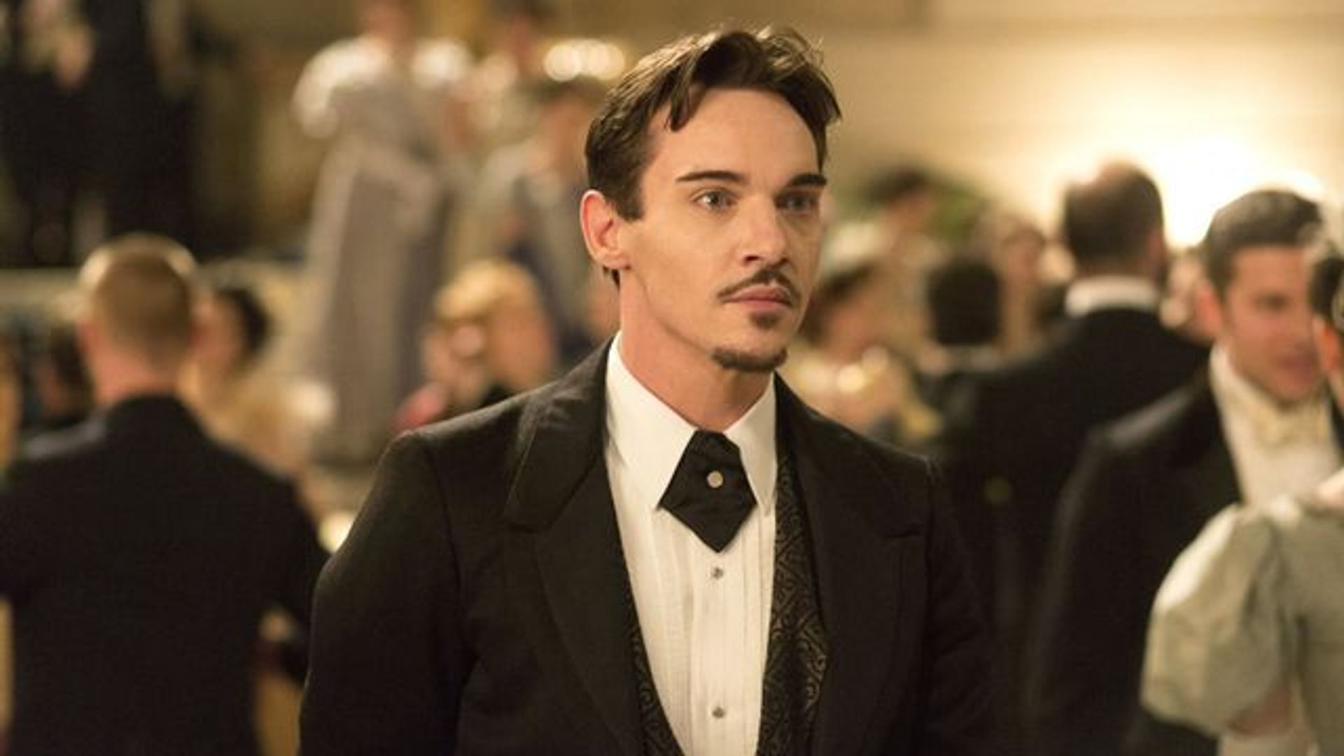 Jonathan Rhys Meyers în serialul Dracula