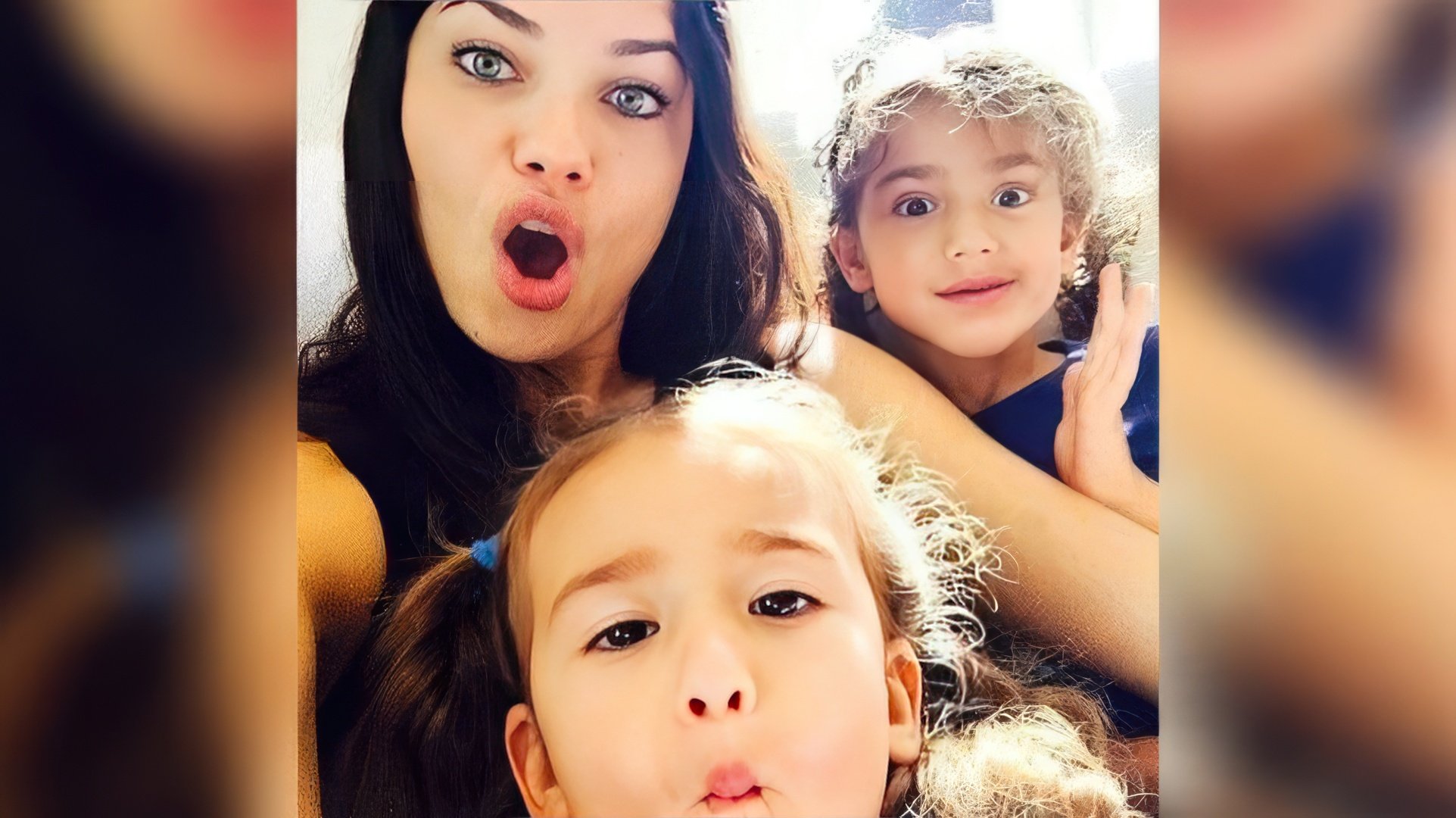 Adriana Lima cu copiii săi