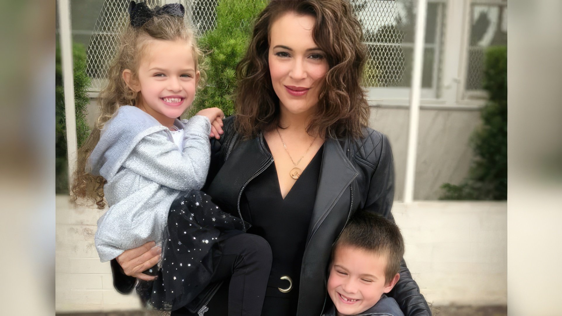 Alyssa Milano cu copiii săi