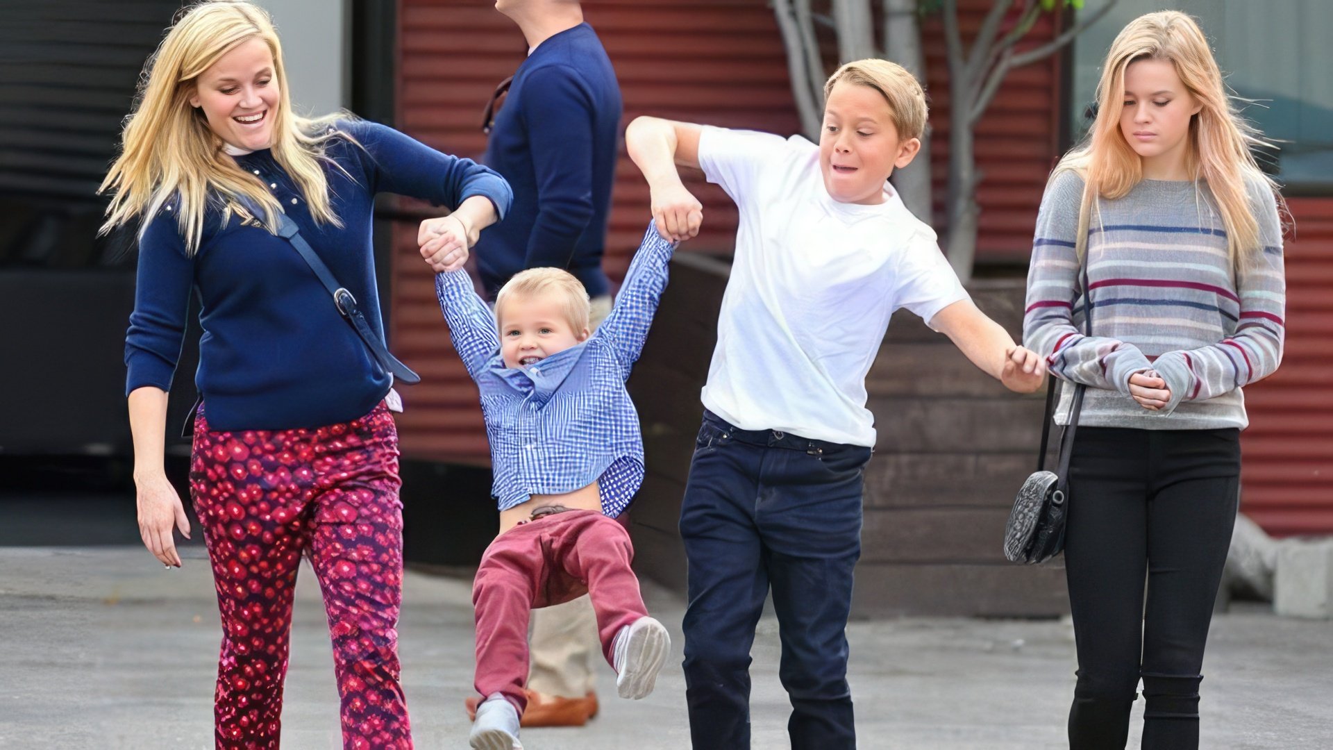 Reese Witherspoon cu copiii ei