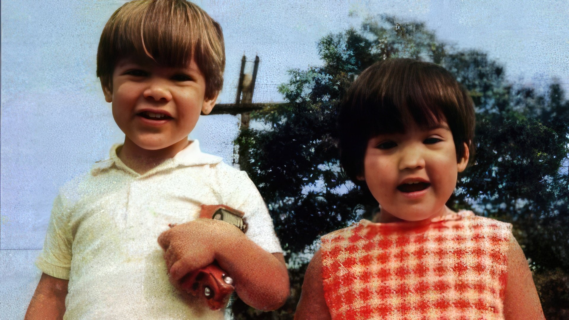 Fotografie de copil a lui Keanu Reeves și sora sa Kim
