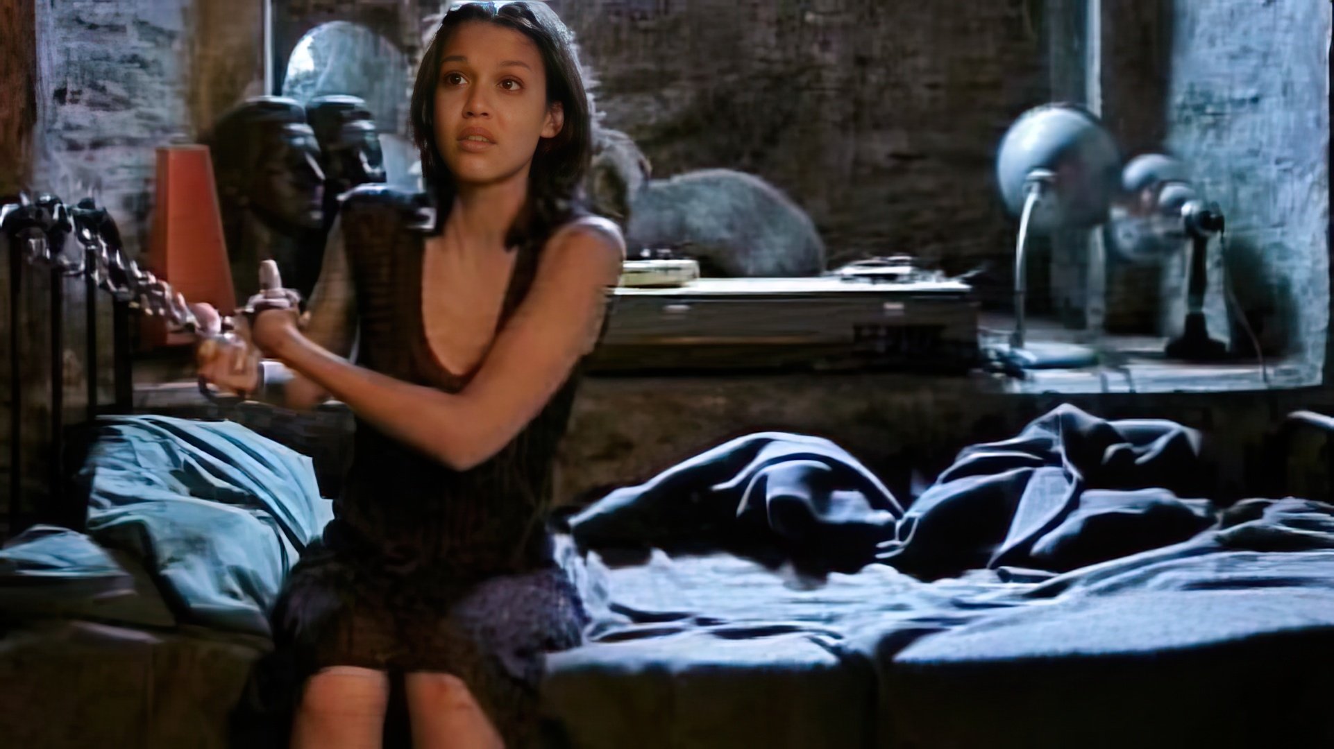 Jessica Alba în filmul "Paranoid"
