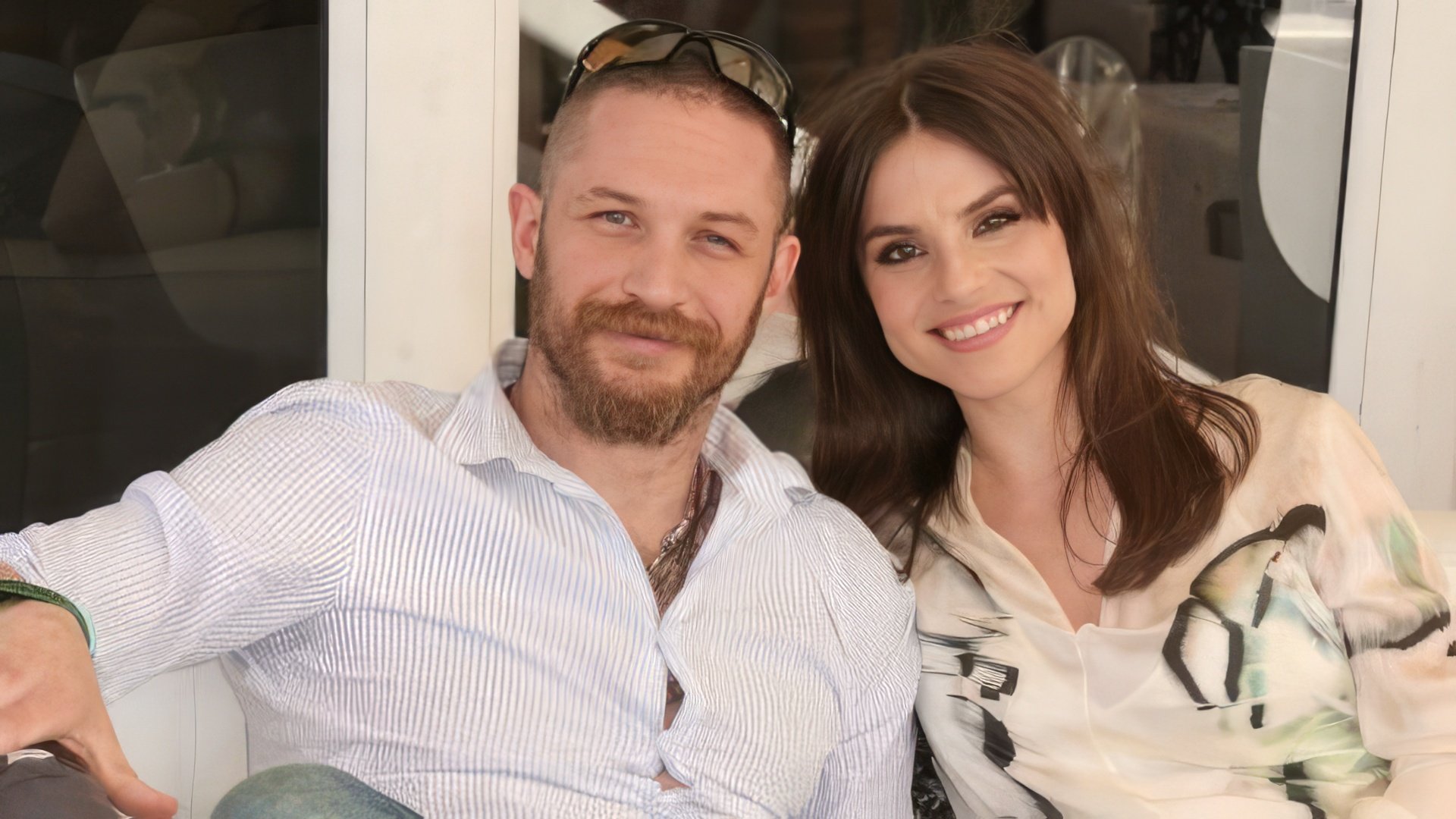 În imagine: Tom Hardy și Charlotte Riley