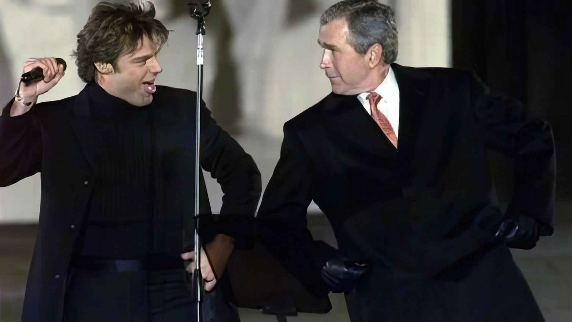 Ricky Martin a dansat cu George Bush