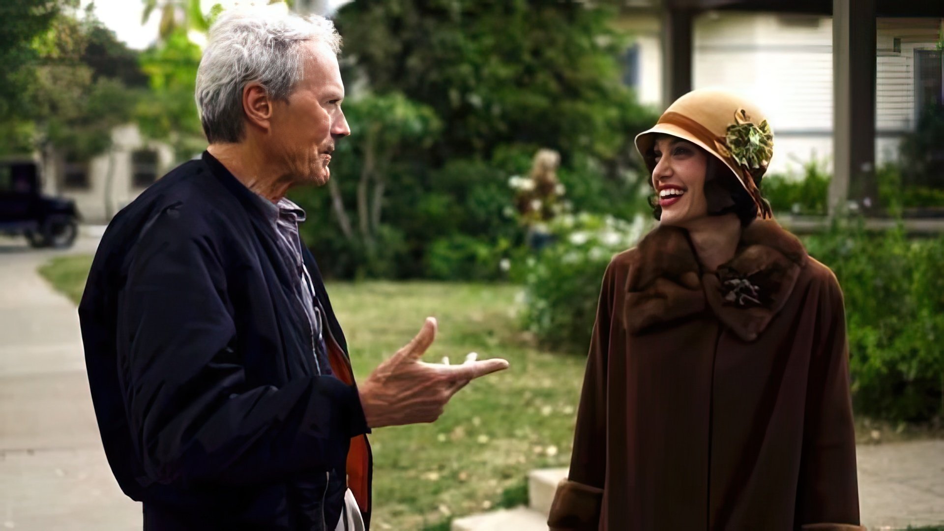 Clint Eastwood și Angelina Jolie pe platoul de filmare al thrillerului Changeling