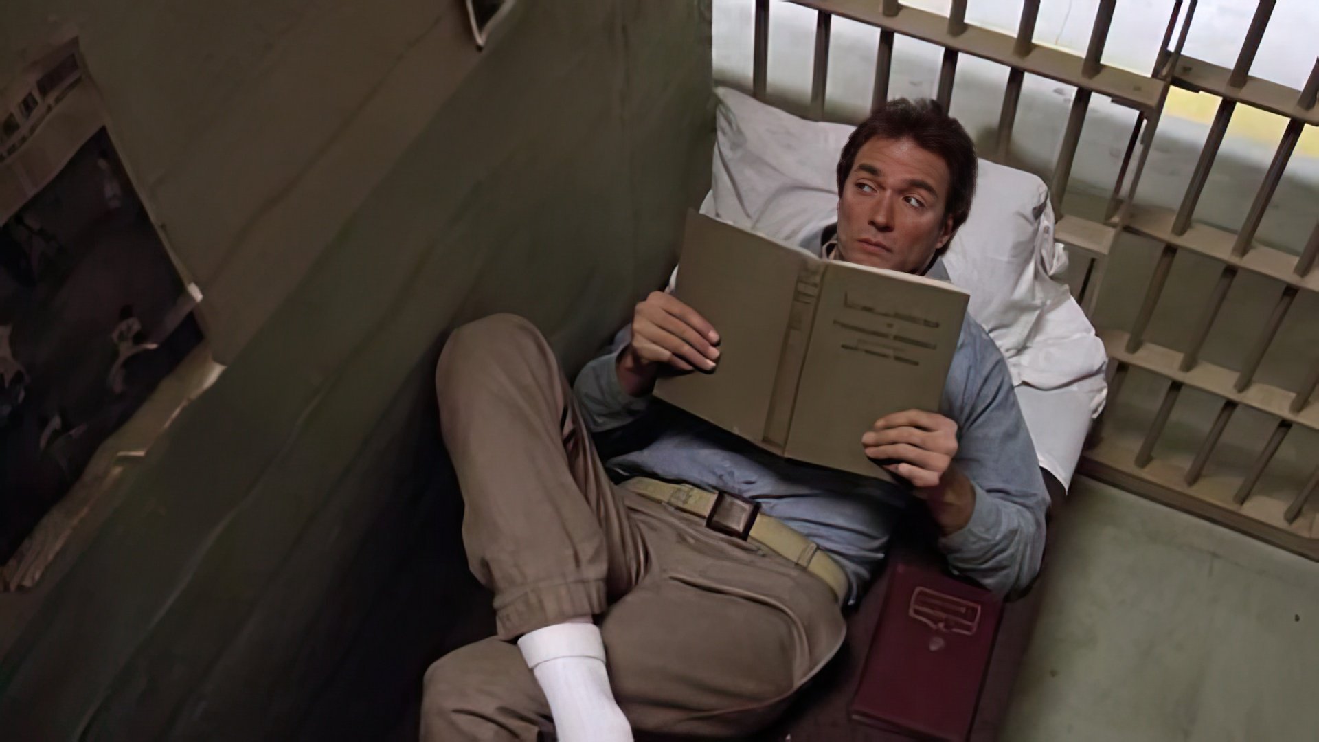 Clint Eastwood în Escape from Alcatraz
