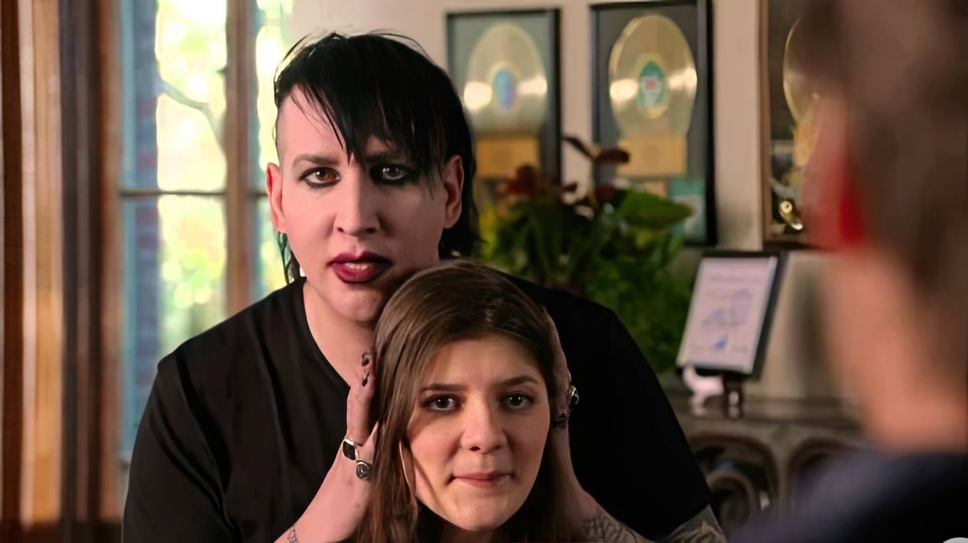 În Californication, Marilyn Manson a jucat un cameo