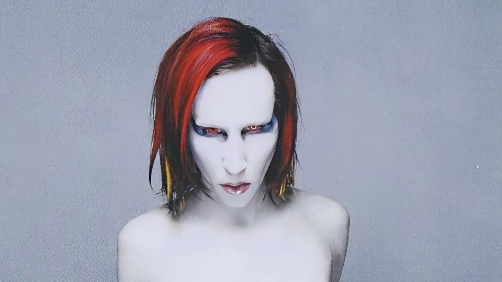 Era Mechanical Animals: Manson folosește imaginea unui androgin