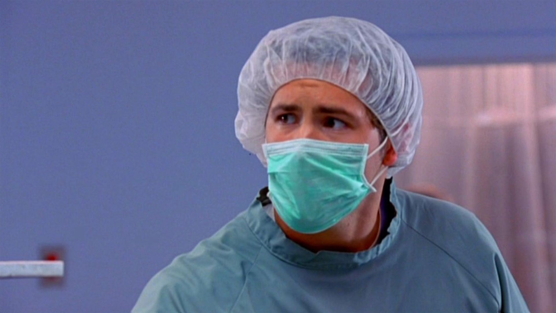 În Harold & Kumar, Ryan Reynolds a jucat rolul unui asistent medical