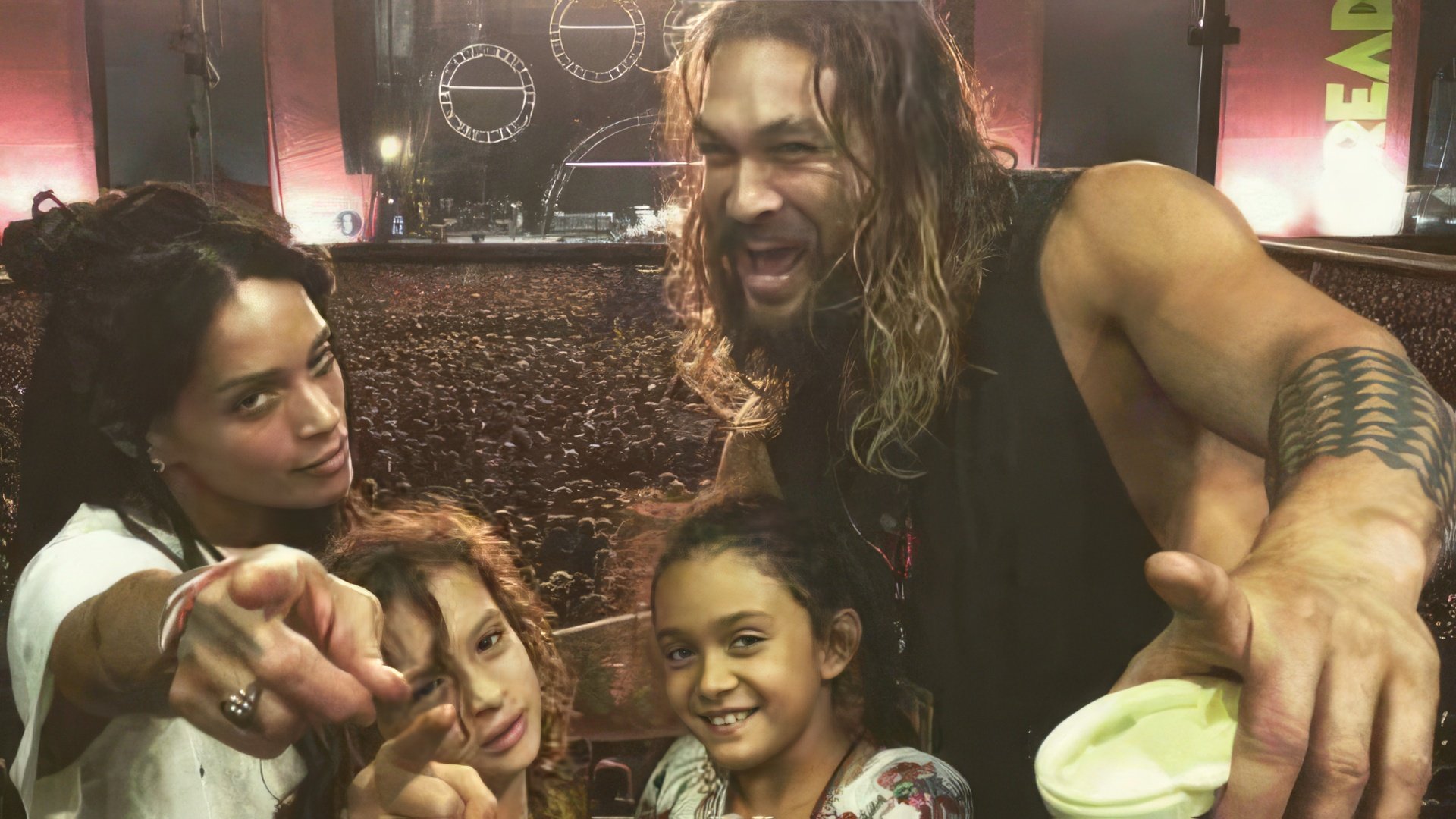Jason Momoa cu soția și copiii săi