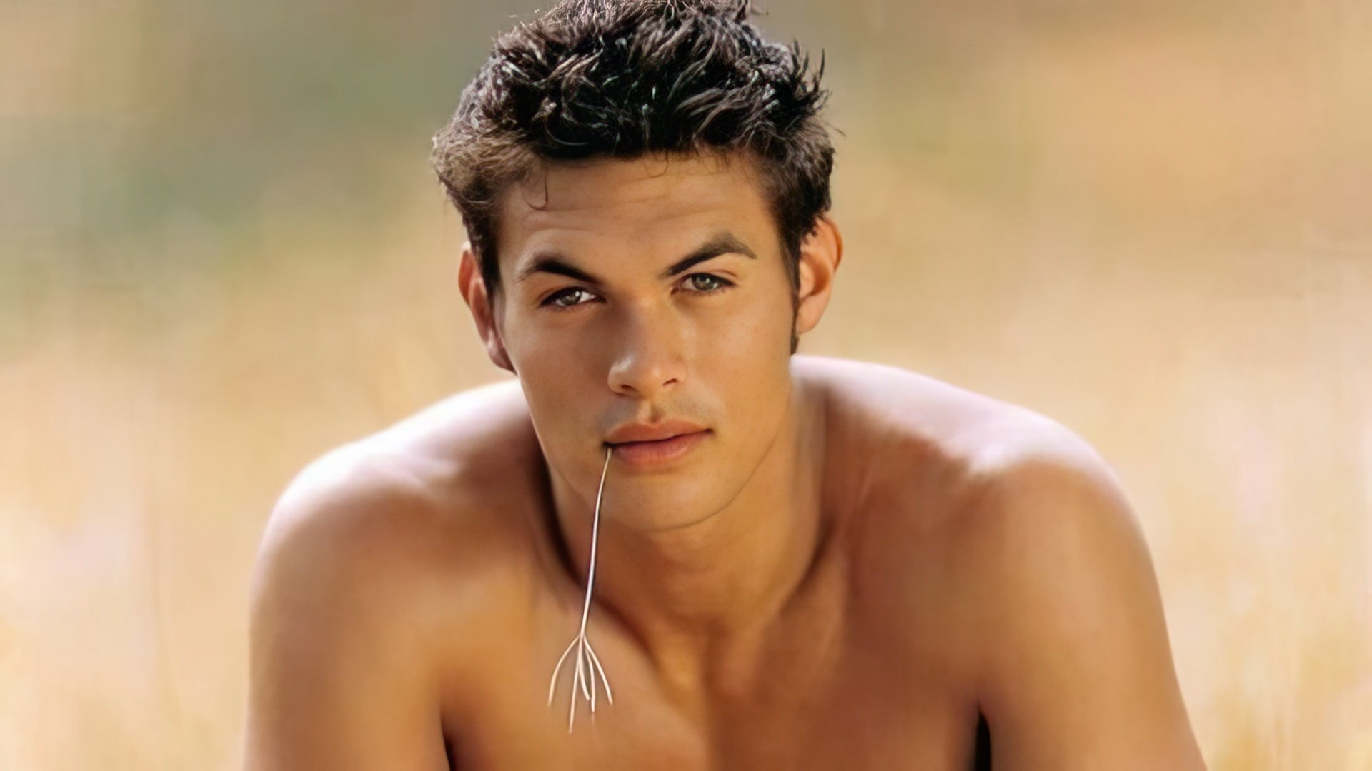Jason Momoa tânăr