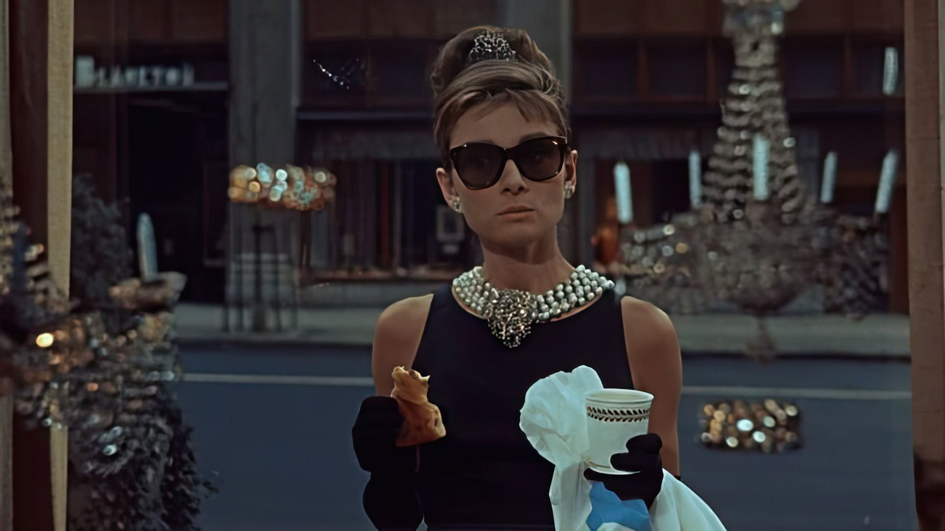 Audrey Hepburn în 'Breakfast at Tiffany's'