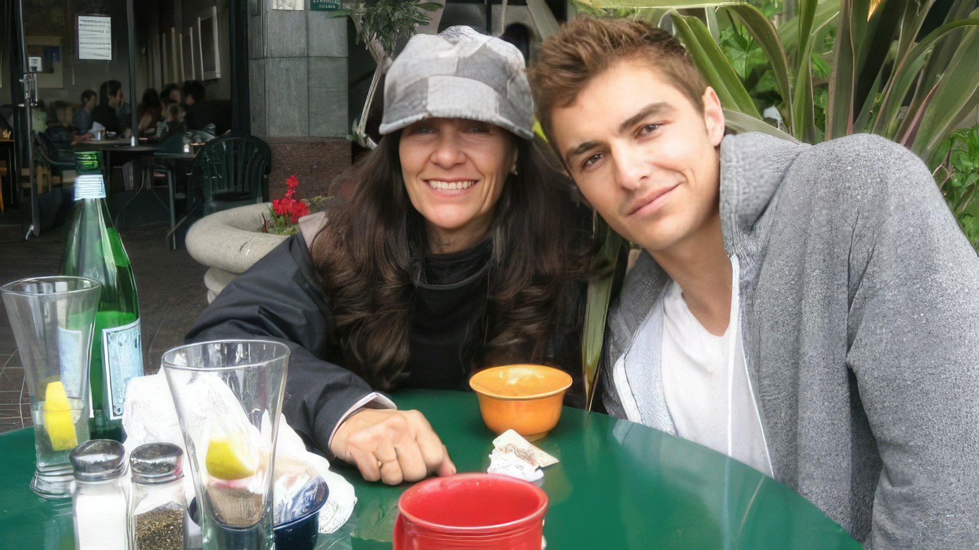 Dave Franco cu mama sa