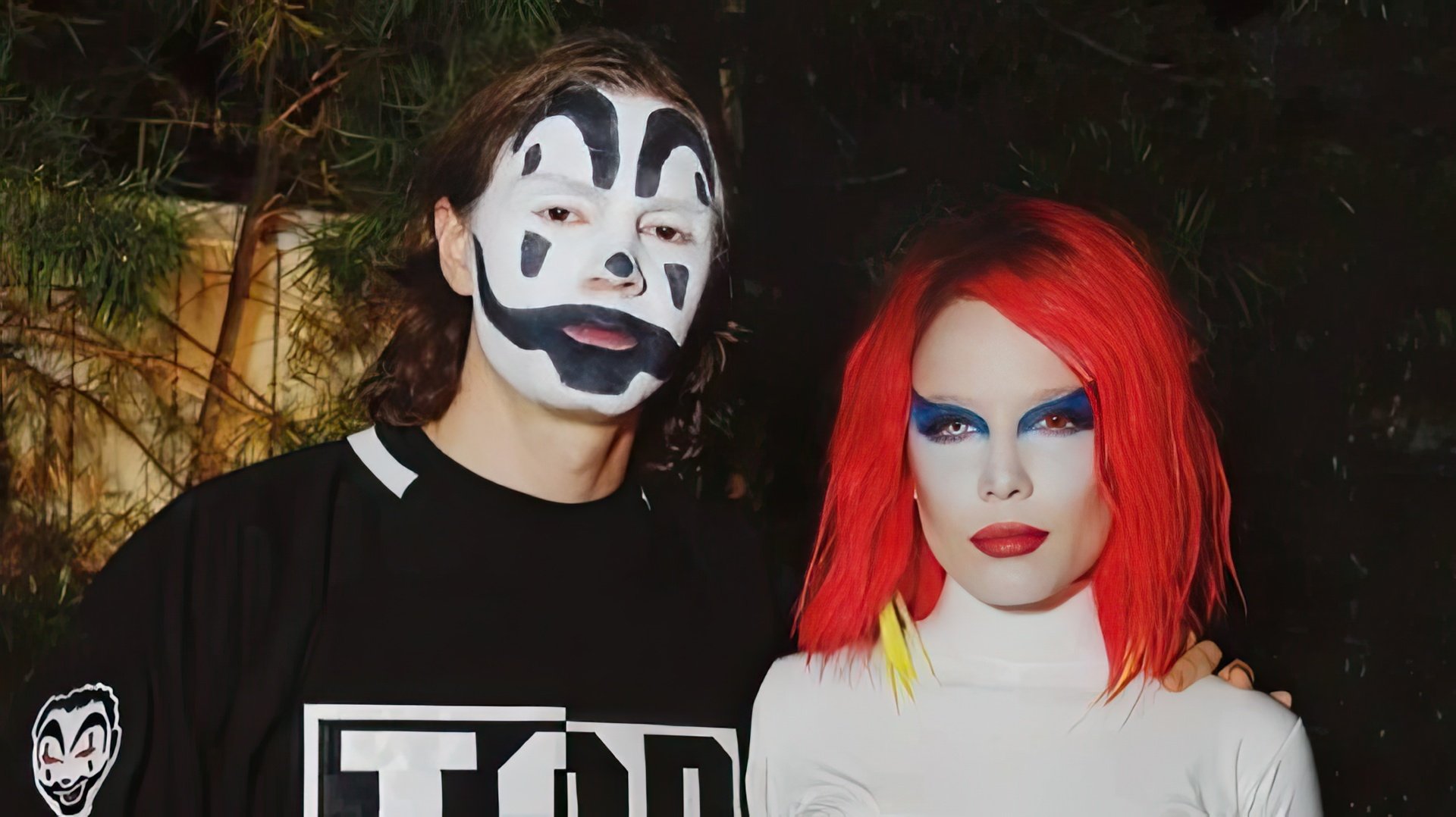 Evan Peters și Halsey la Halloween 2019