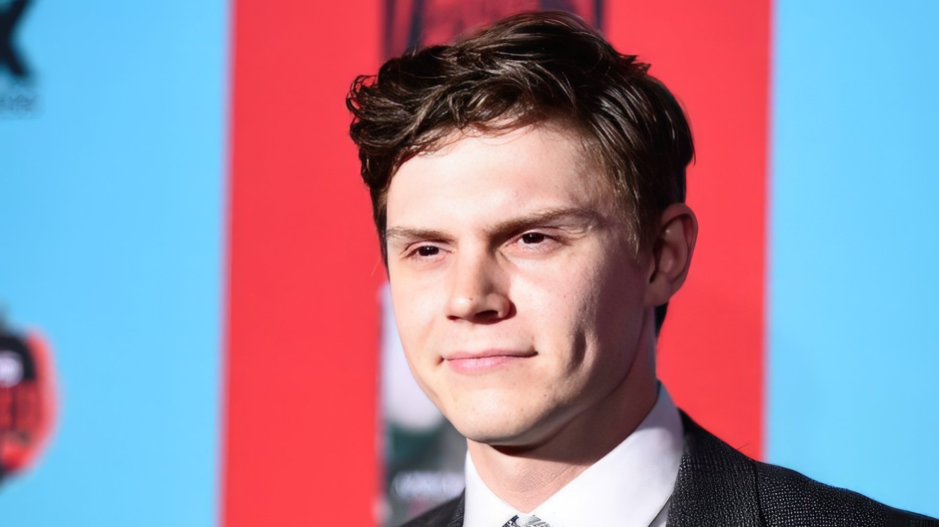 Evan Peters în 2020