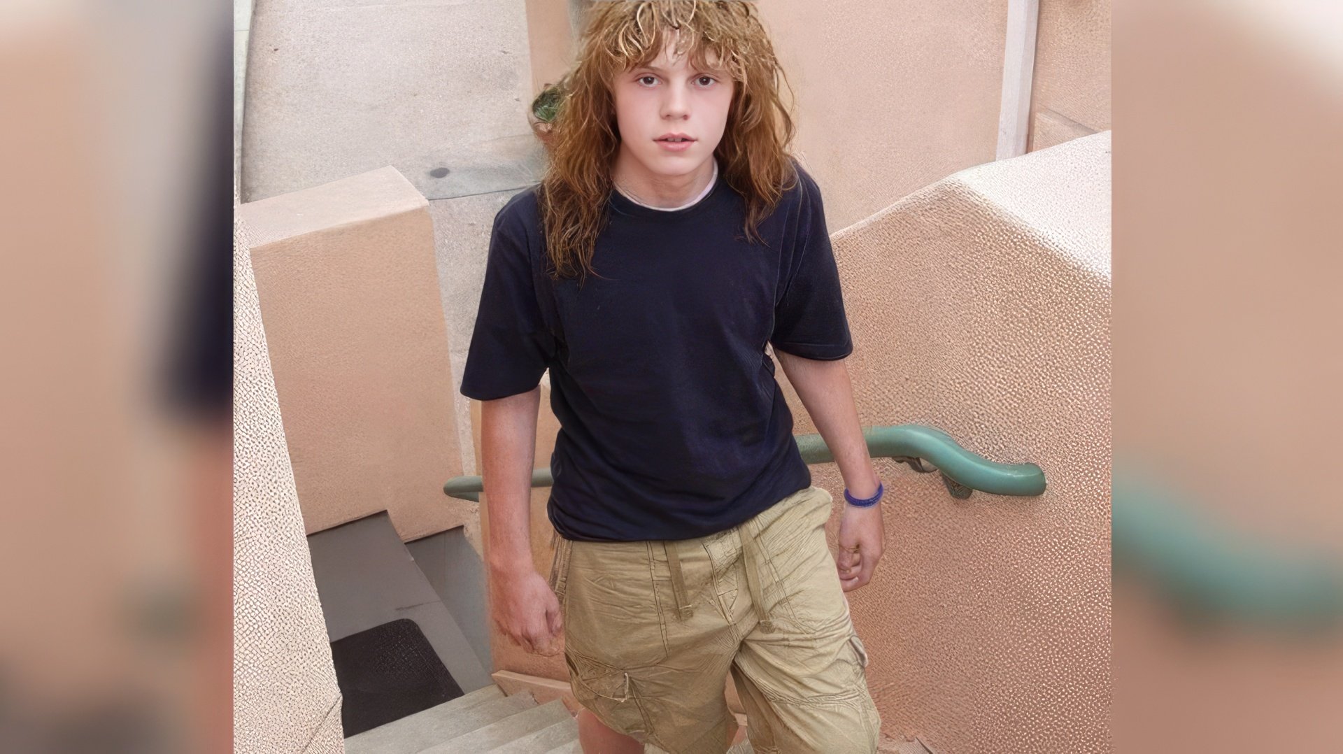 Evan Peters în filmul 'Clipping Adam'