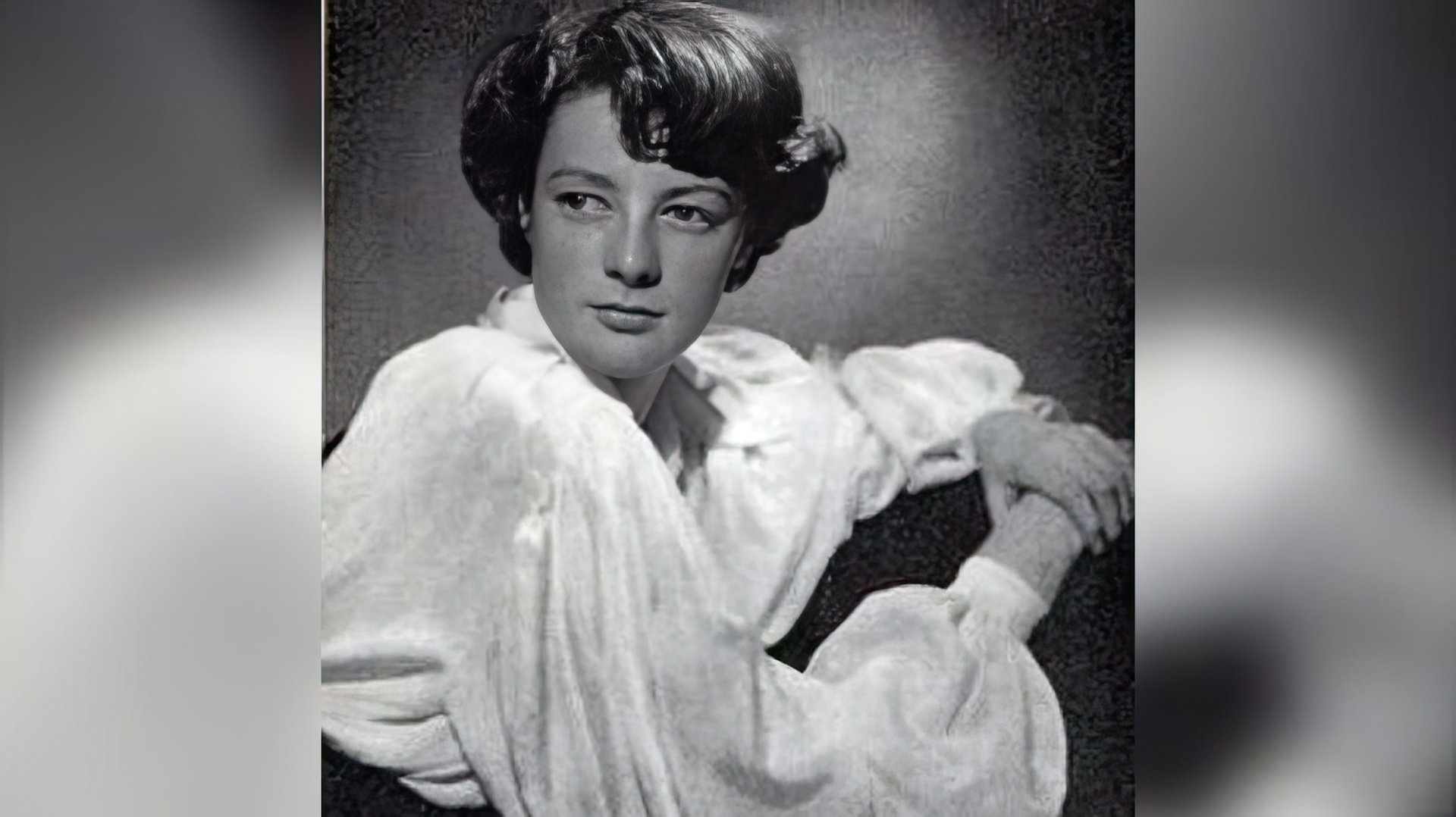 Maggie Smith ca Viola (1952)