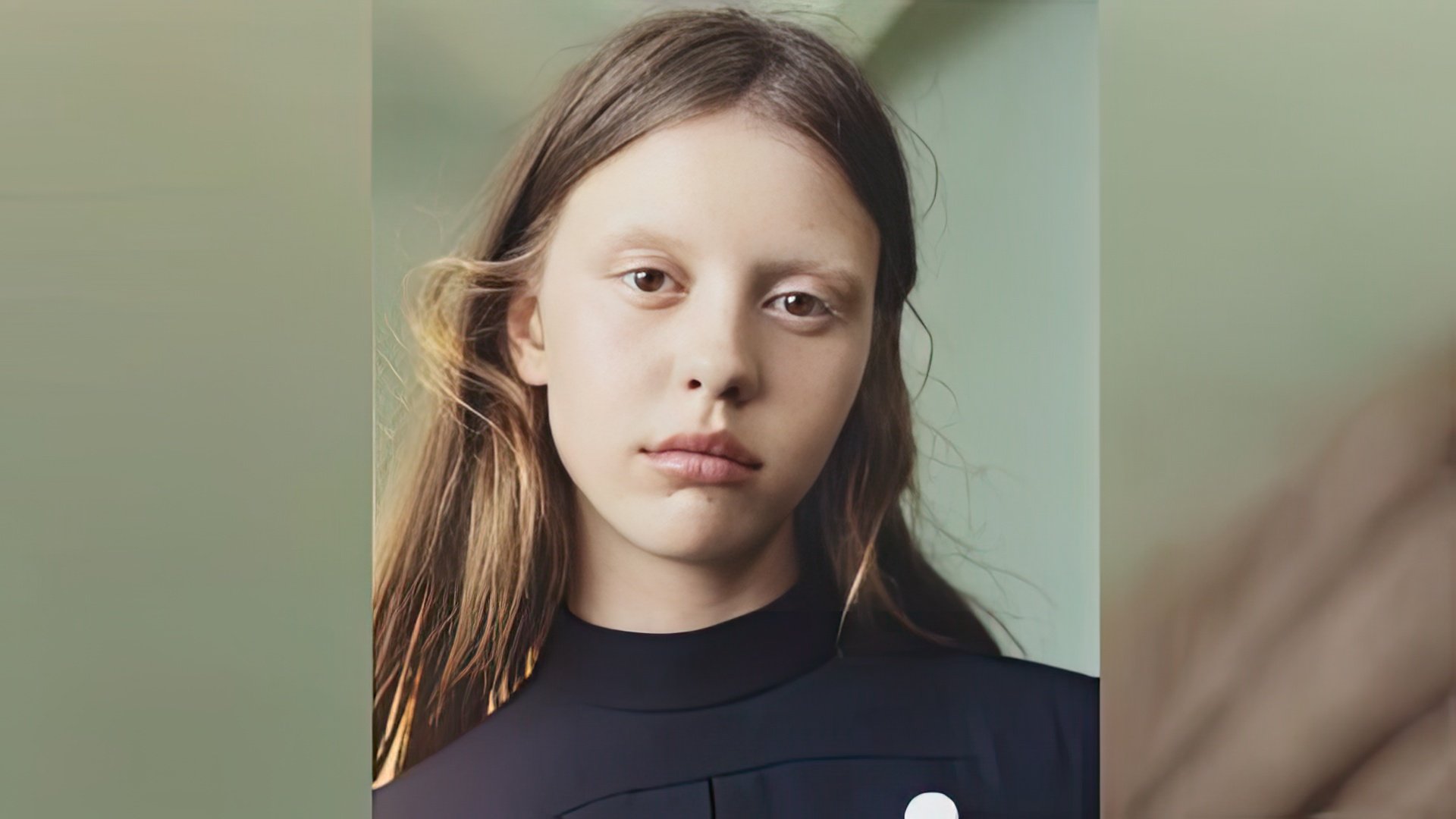 Mia Goth fără machiaj