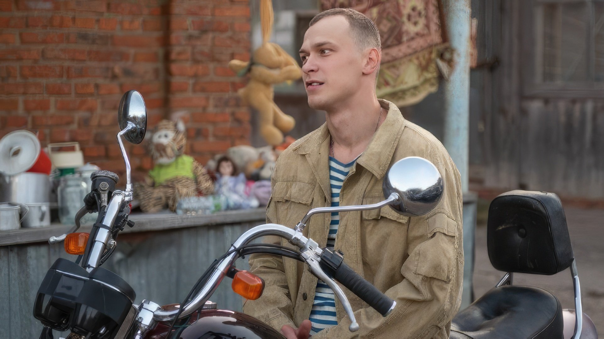 Pe platoul de filmare al serialului "Peace! Friendship! Gum!"