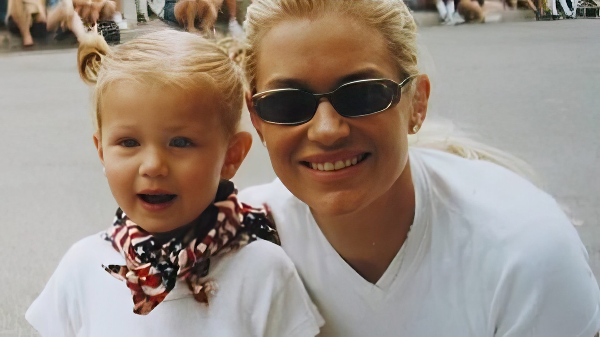 Bella Hadid în copilărie cu mama ei