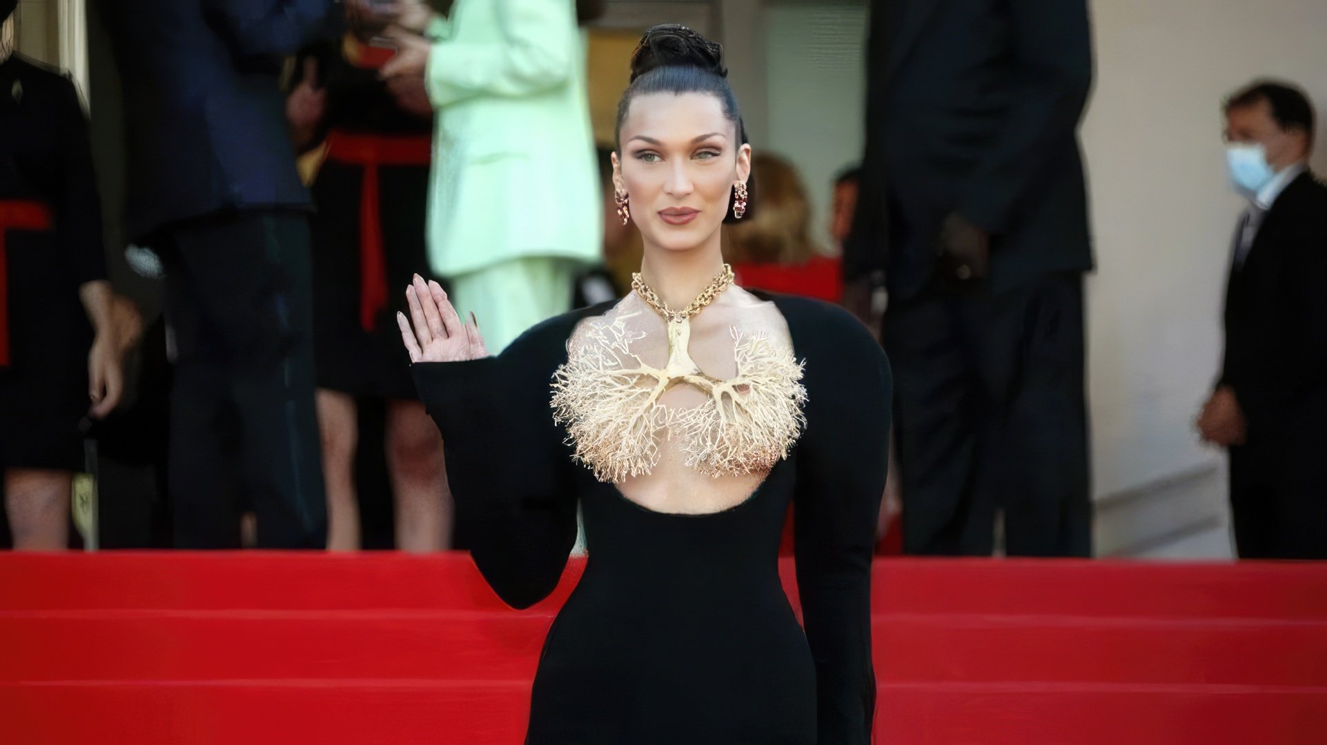 Bella Hadid la Festivalul de Film de la Cannes 2021