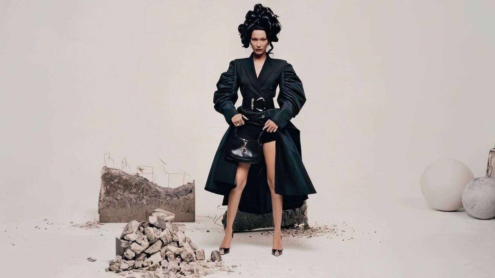 Bella Hadid pentru Vogue Spania