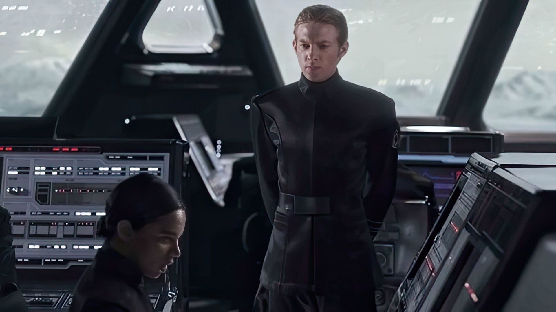 Domhnall Gleeson pe platoul de filmare al filmului "Star Wars"