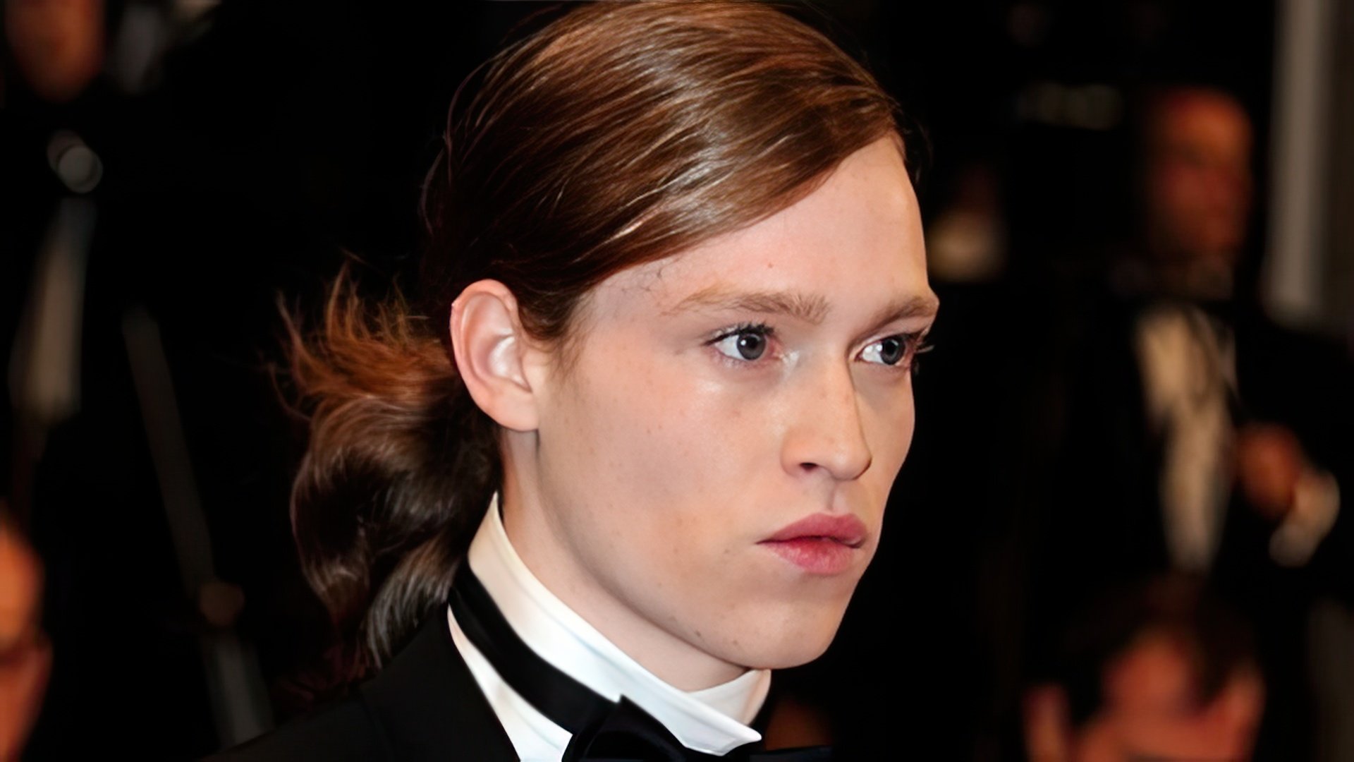 În imagine: Caleb Landry Jones