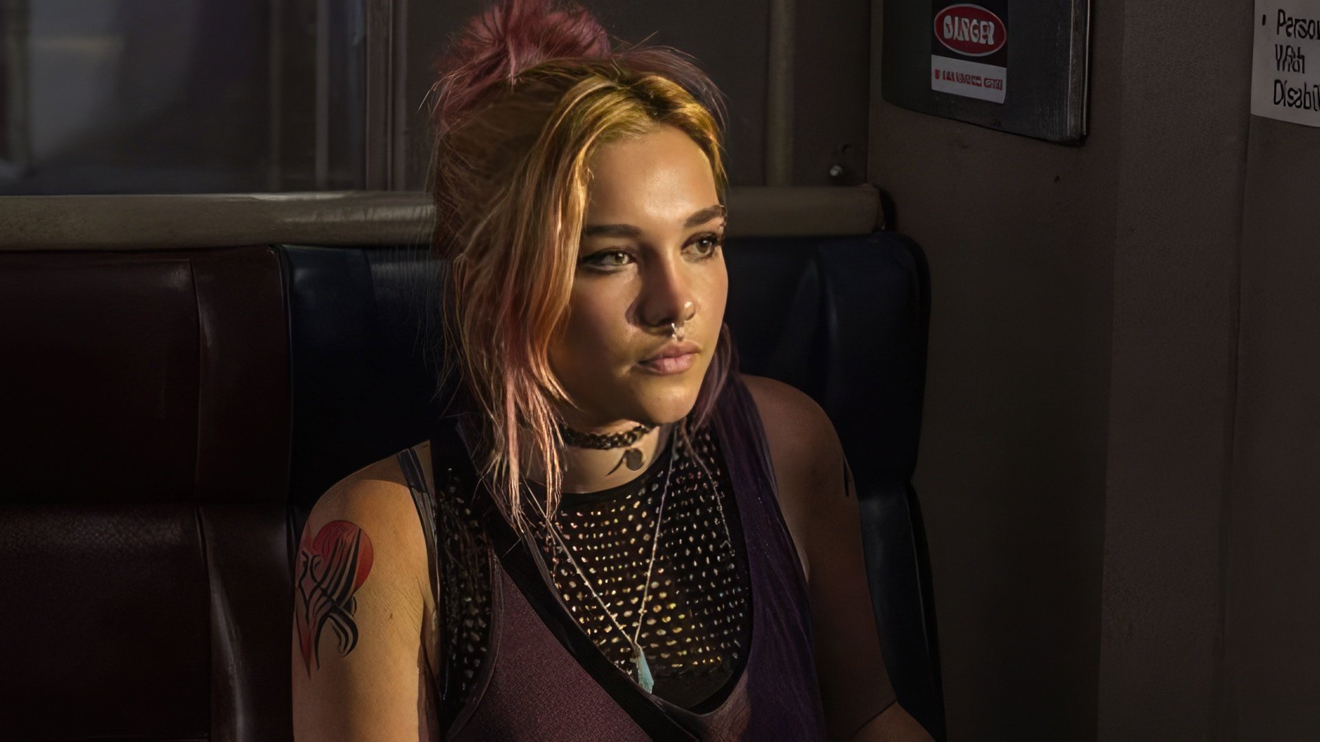 Florence Pugh în filmul The Commuter
