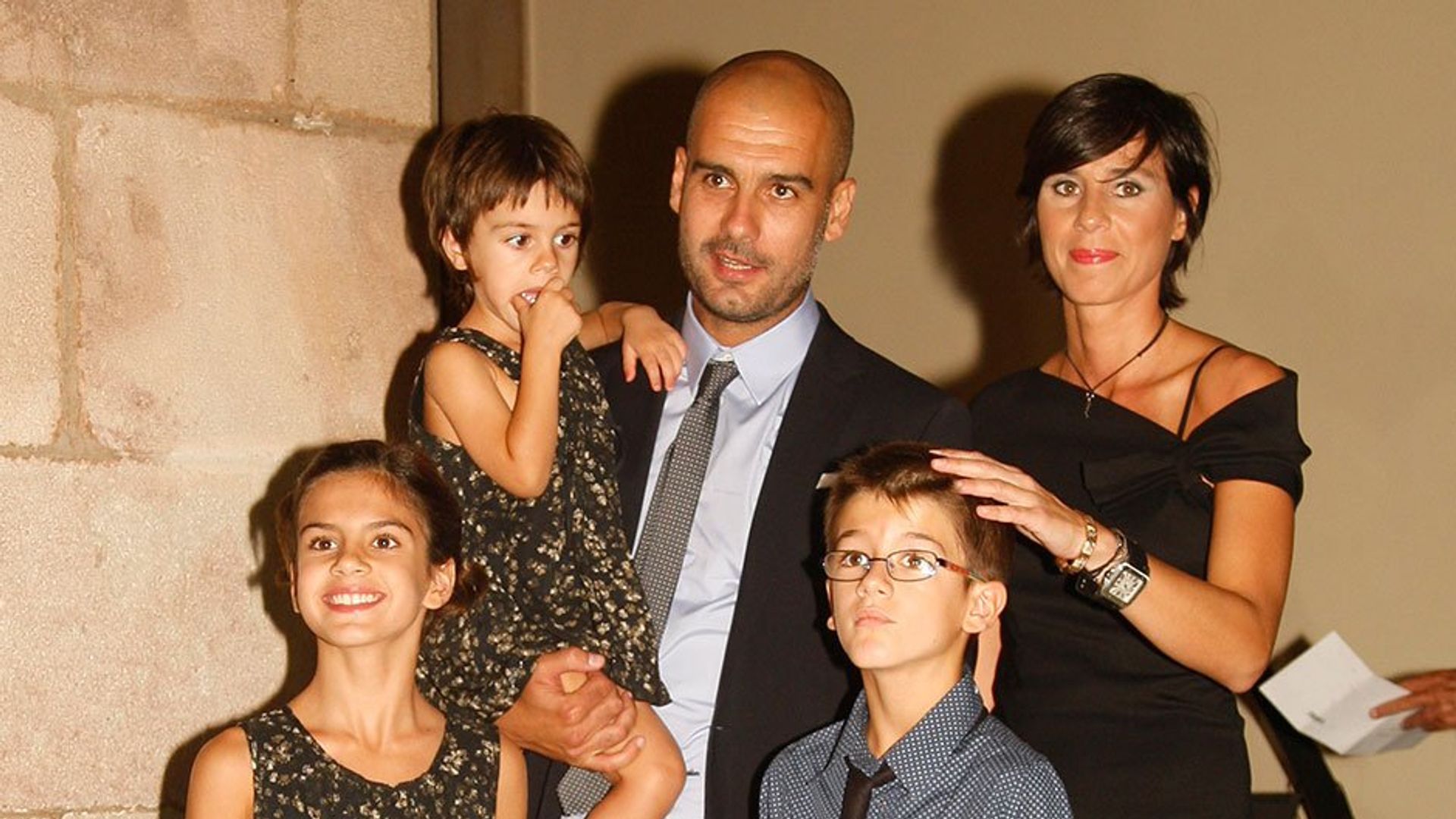 Pep Guardiola cu soția și copiii săi
