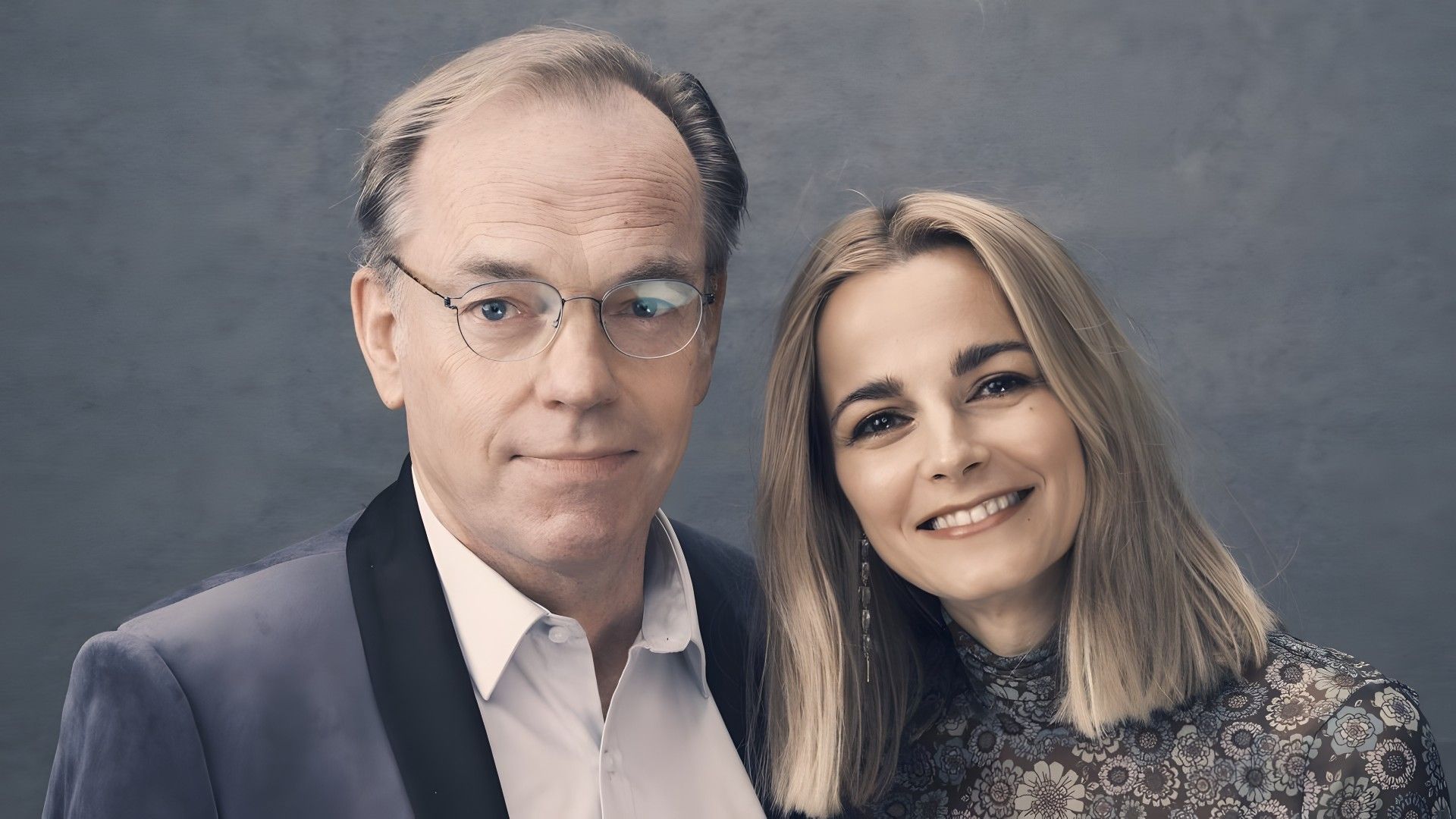 Hugo Weaving și Bojana Novakovic