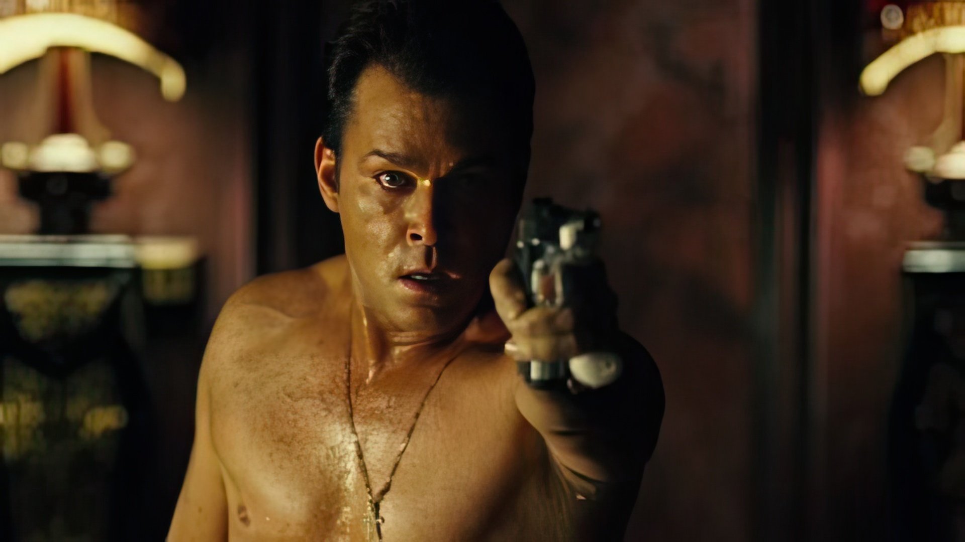 'Revolver': Ray Liotta ca Dorothy Macha