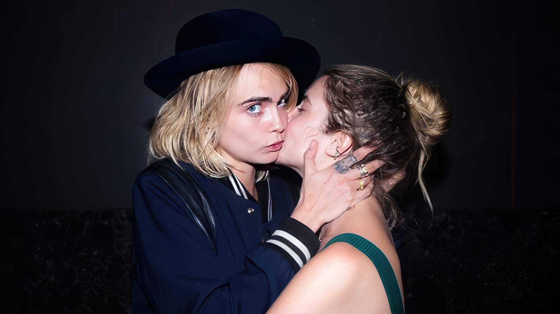 Ashley Benson și Cara Delevingne