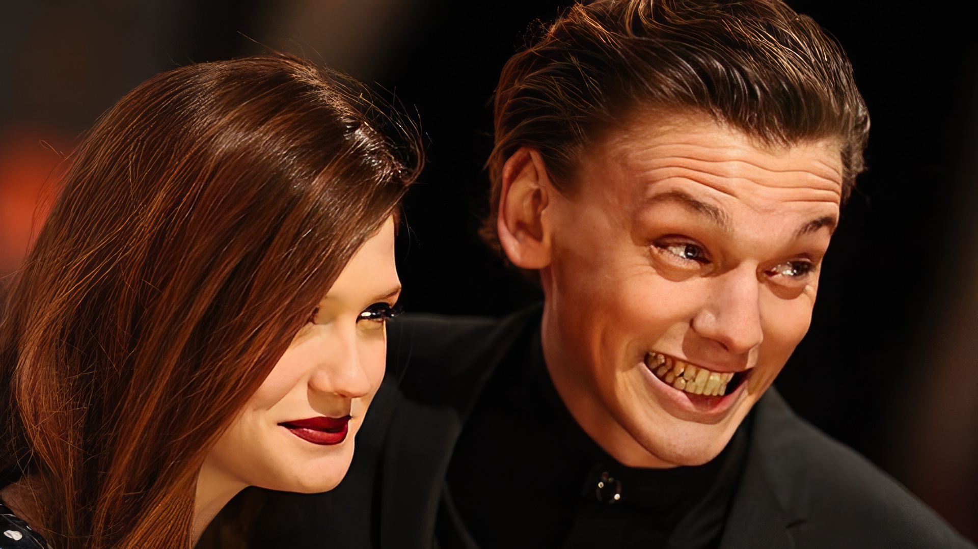 Bonnie Wright și Jamie Campbell Bower